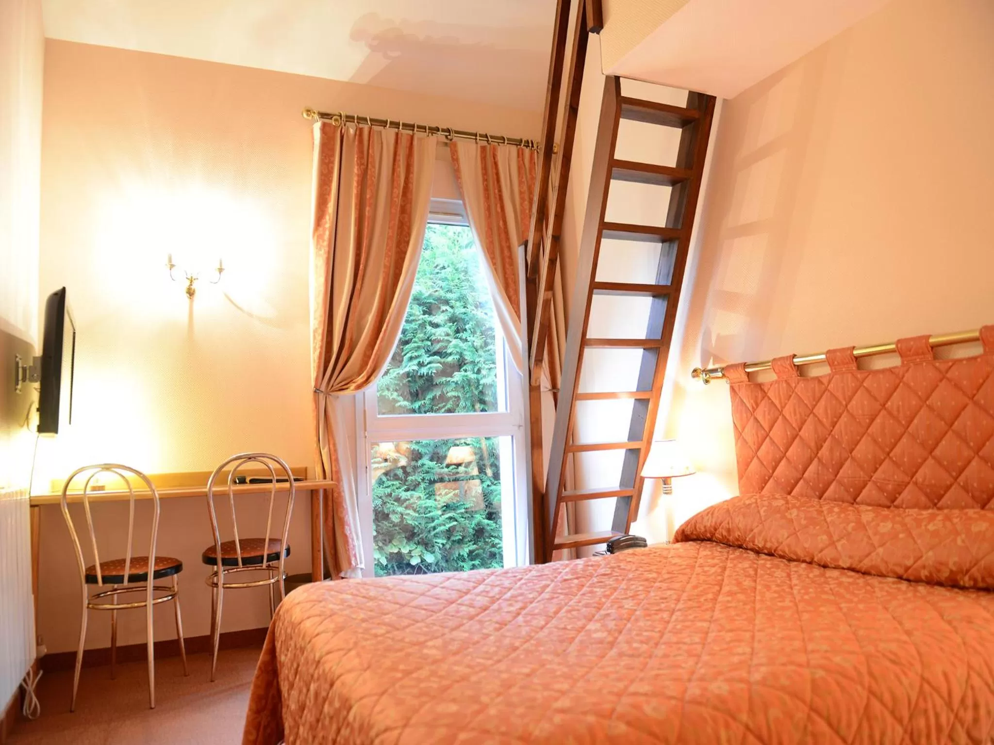 Quadruple Room in Hôtel Le Galion