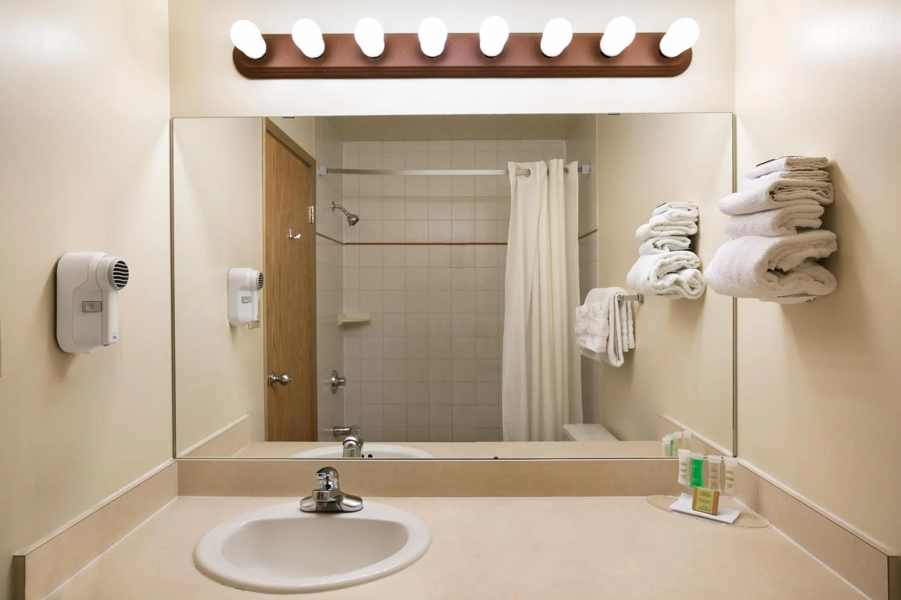 Bathroom in Super 8 by Wyndham Slave Lake AB