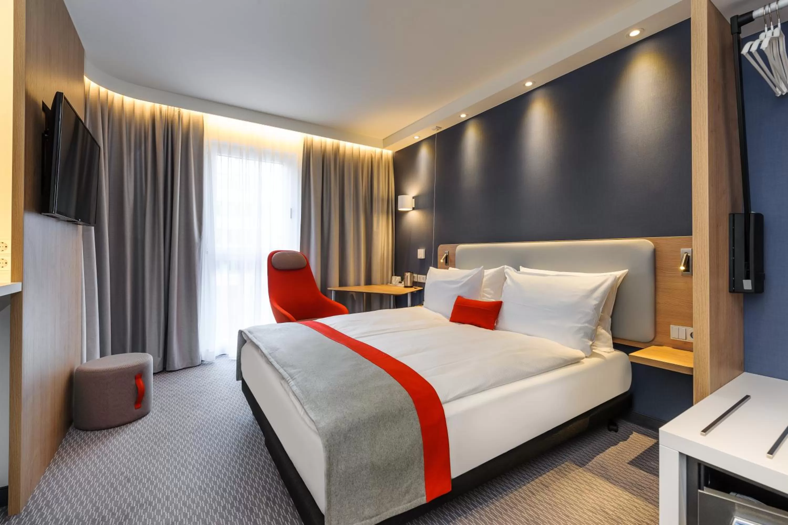 Bedroom, Bed in Holiday Inn Express - Berlin - Alexanderplatz by IHG