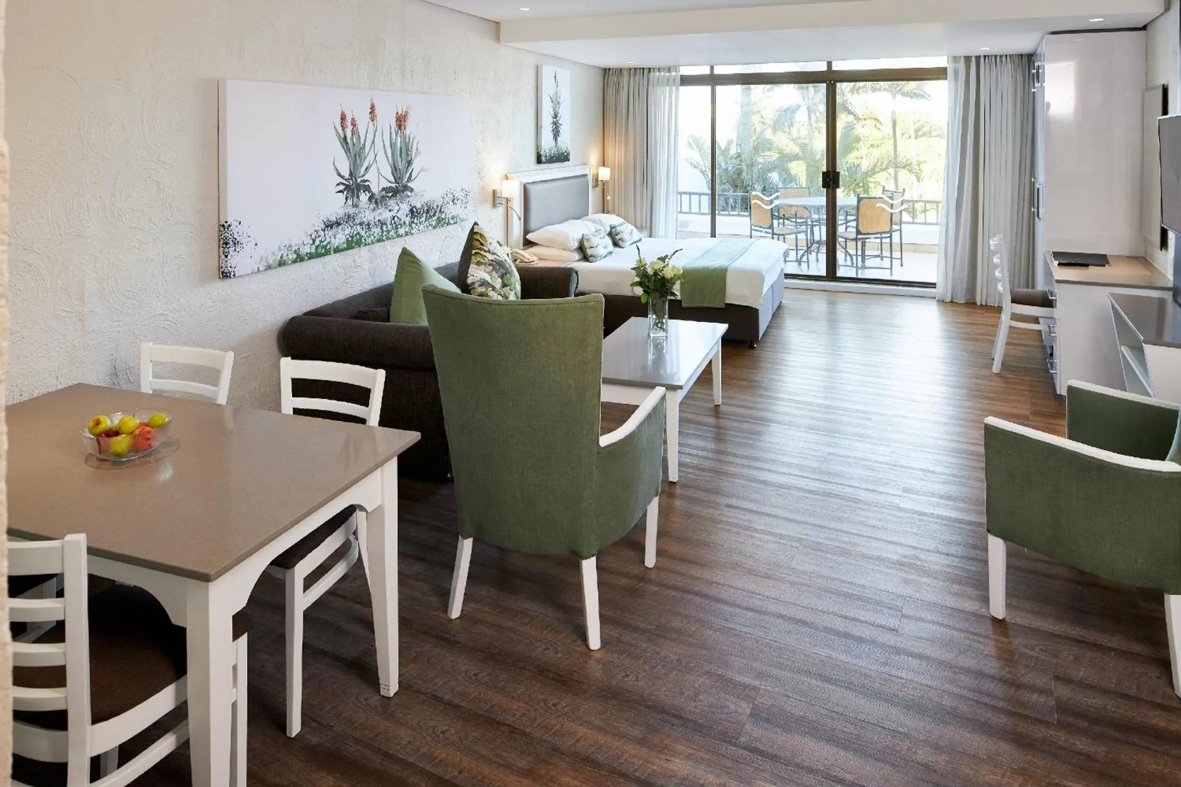 TV and multimedia in First Group Breakers Resort - Official