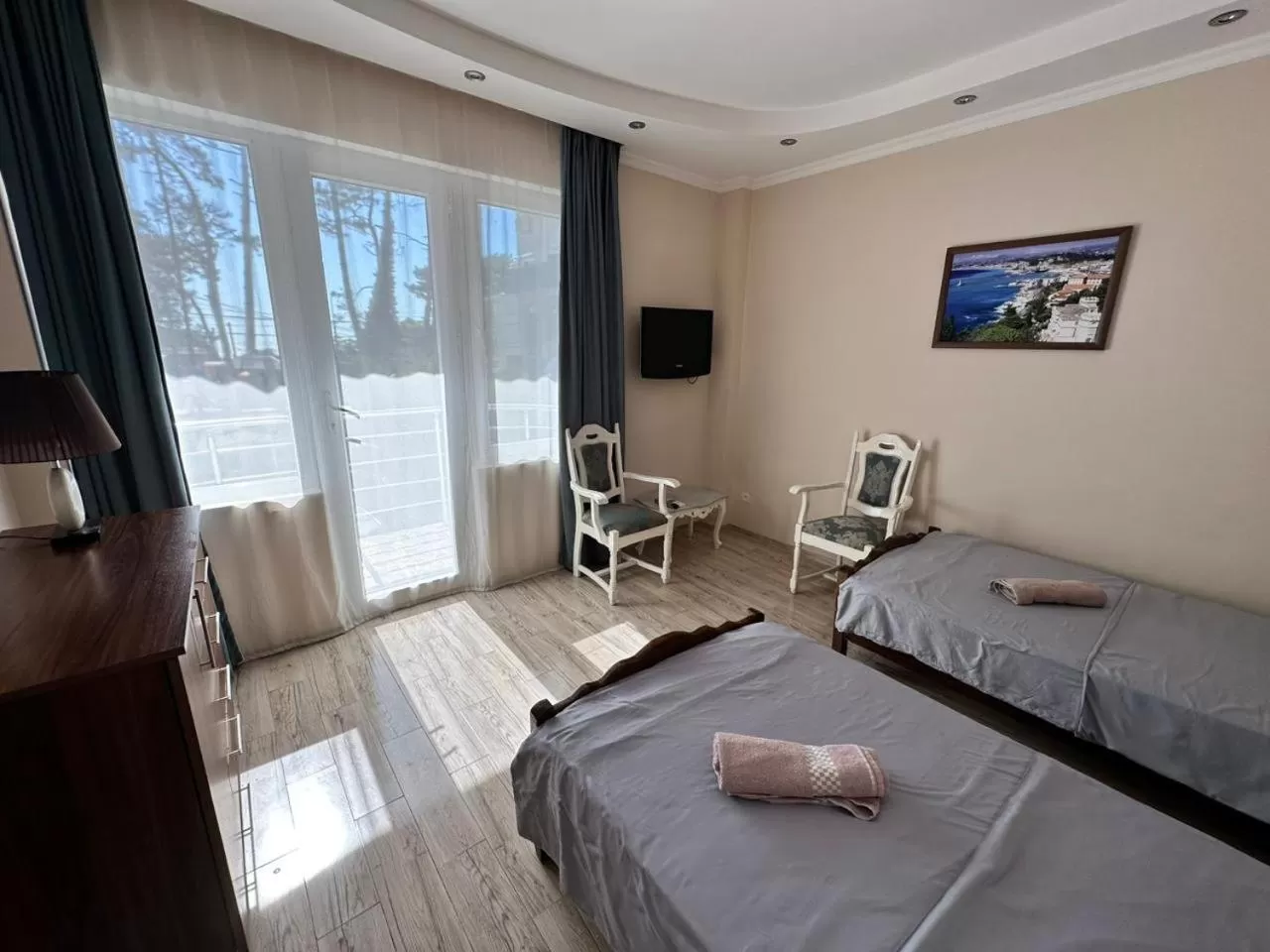 Photo of the whole room in National+