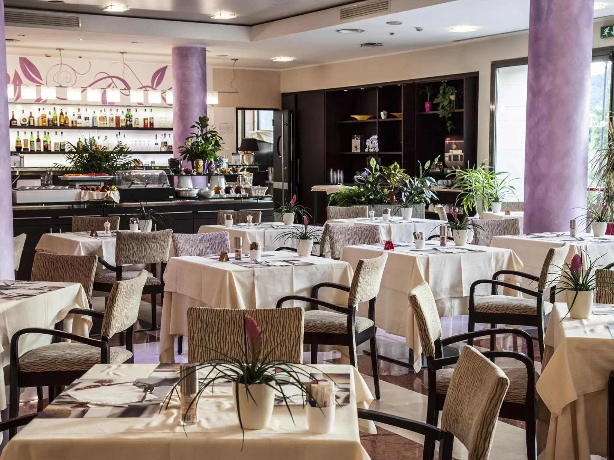 Restaurant/places to eat in Mercure Genova San Biagio
