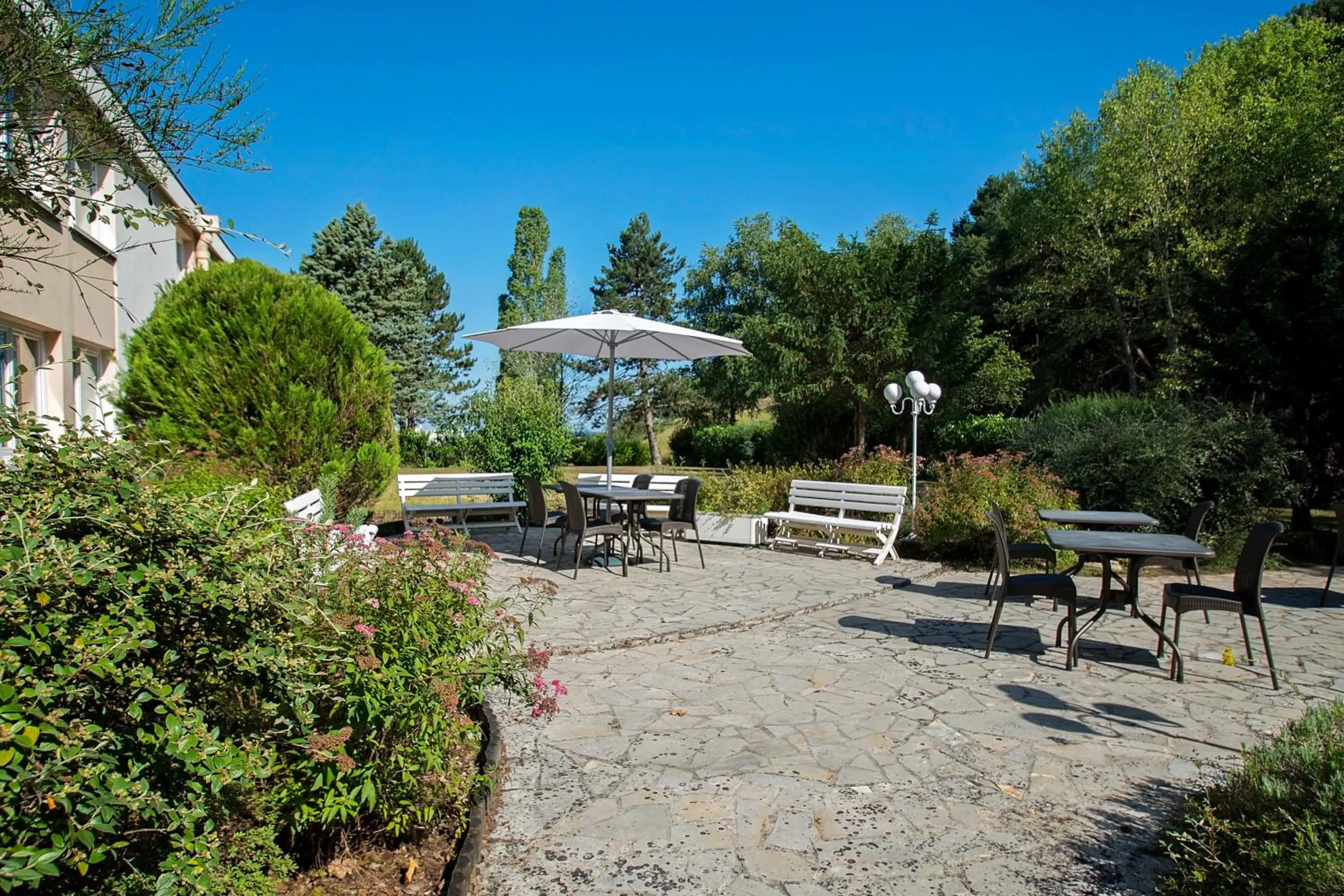 Patio in Kyriad Nemours