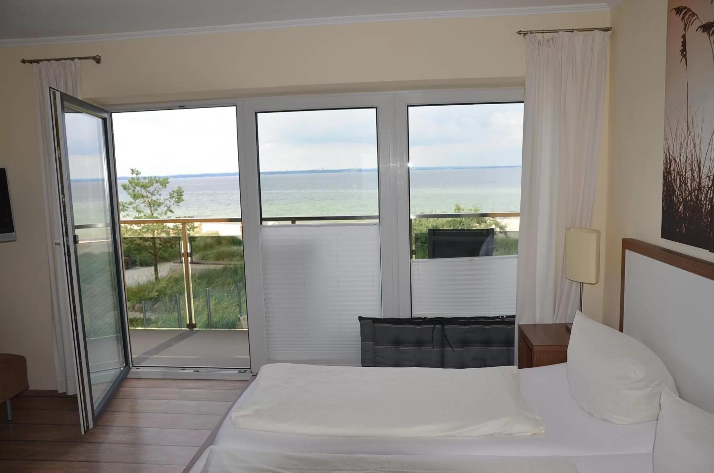 Photo of the whole room, Bed in Seaside-Strandhotel