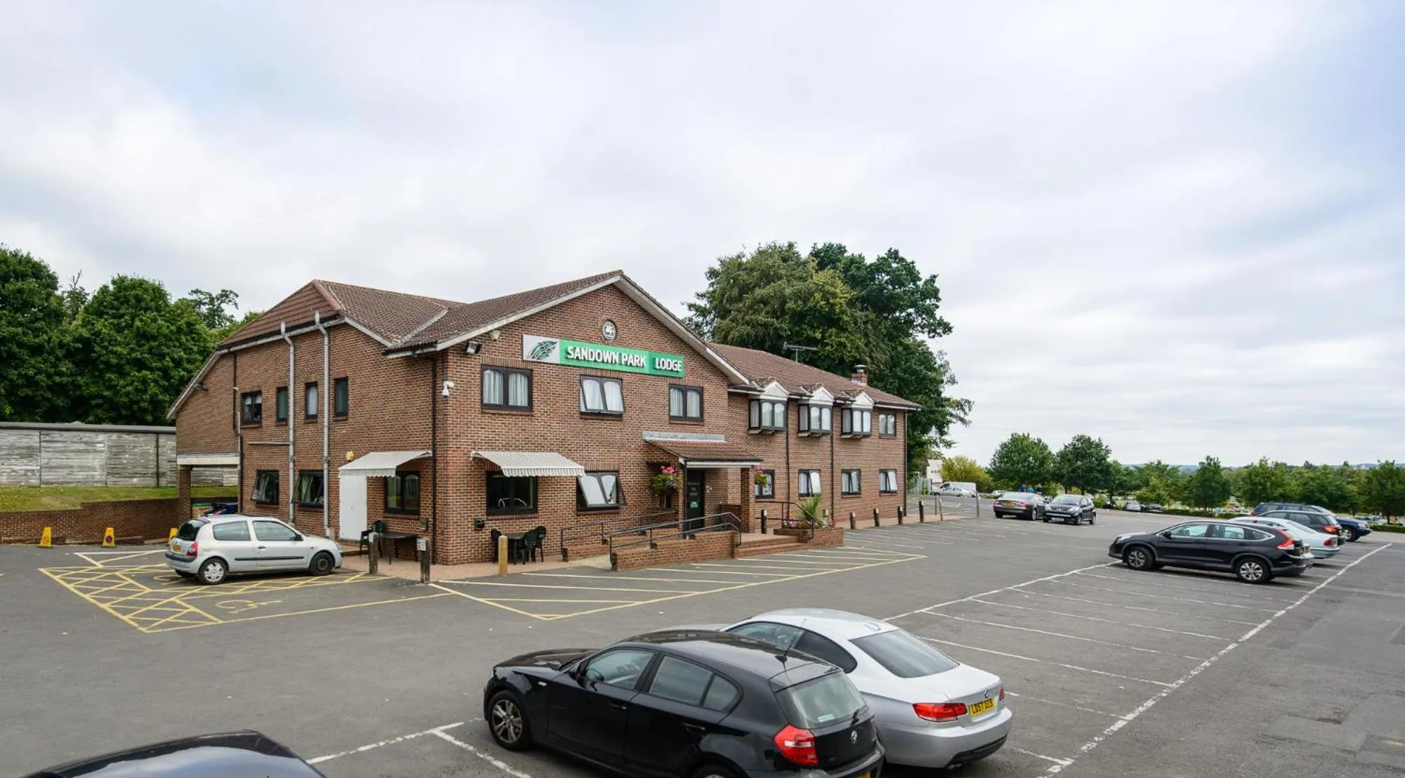 Facade/entrance in Sandown Park Lodge