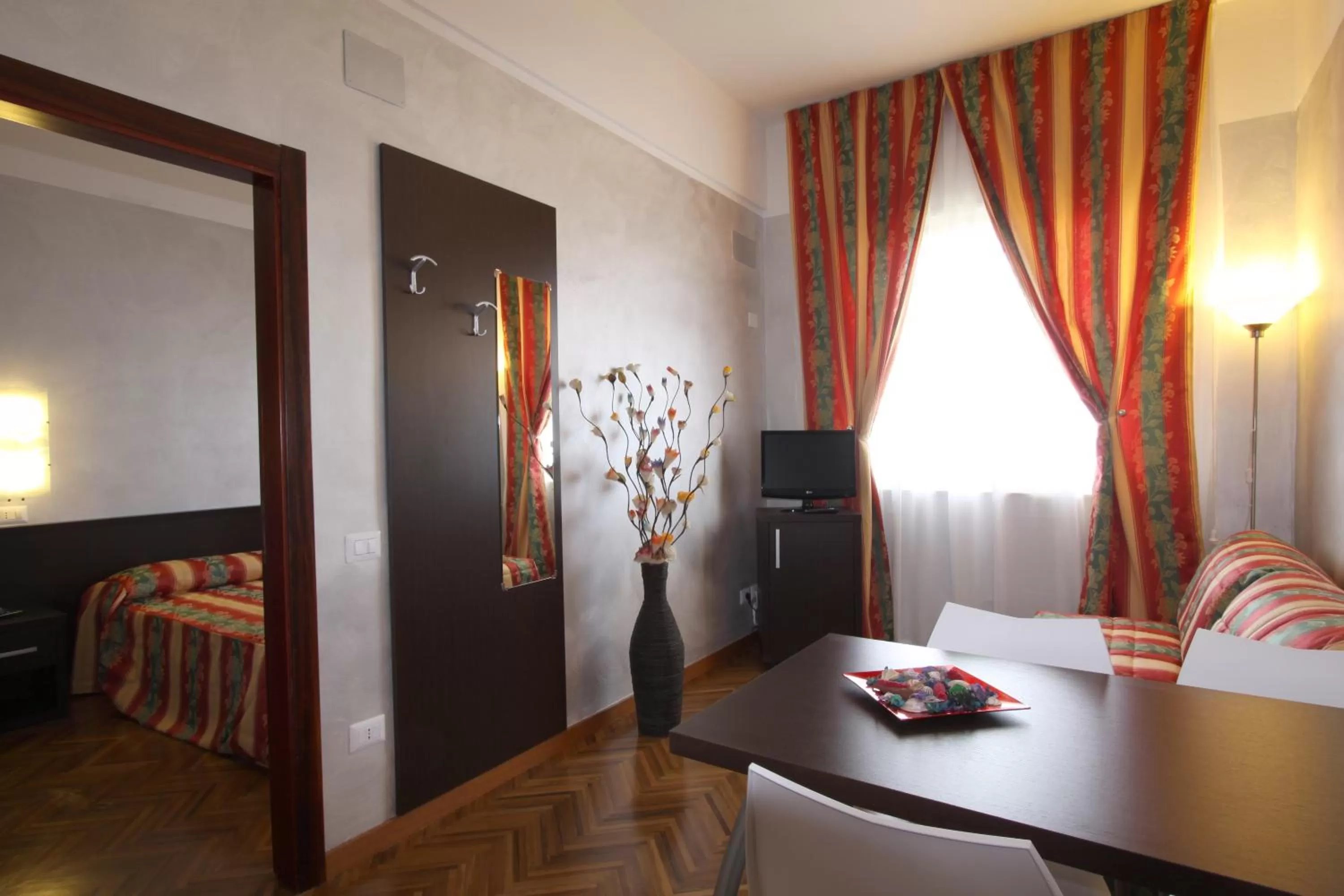 TV and multimedia, Bed in Hotel Astoria