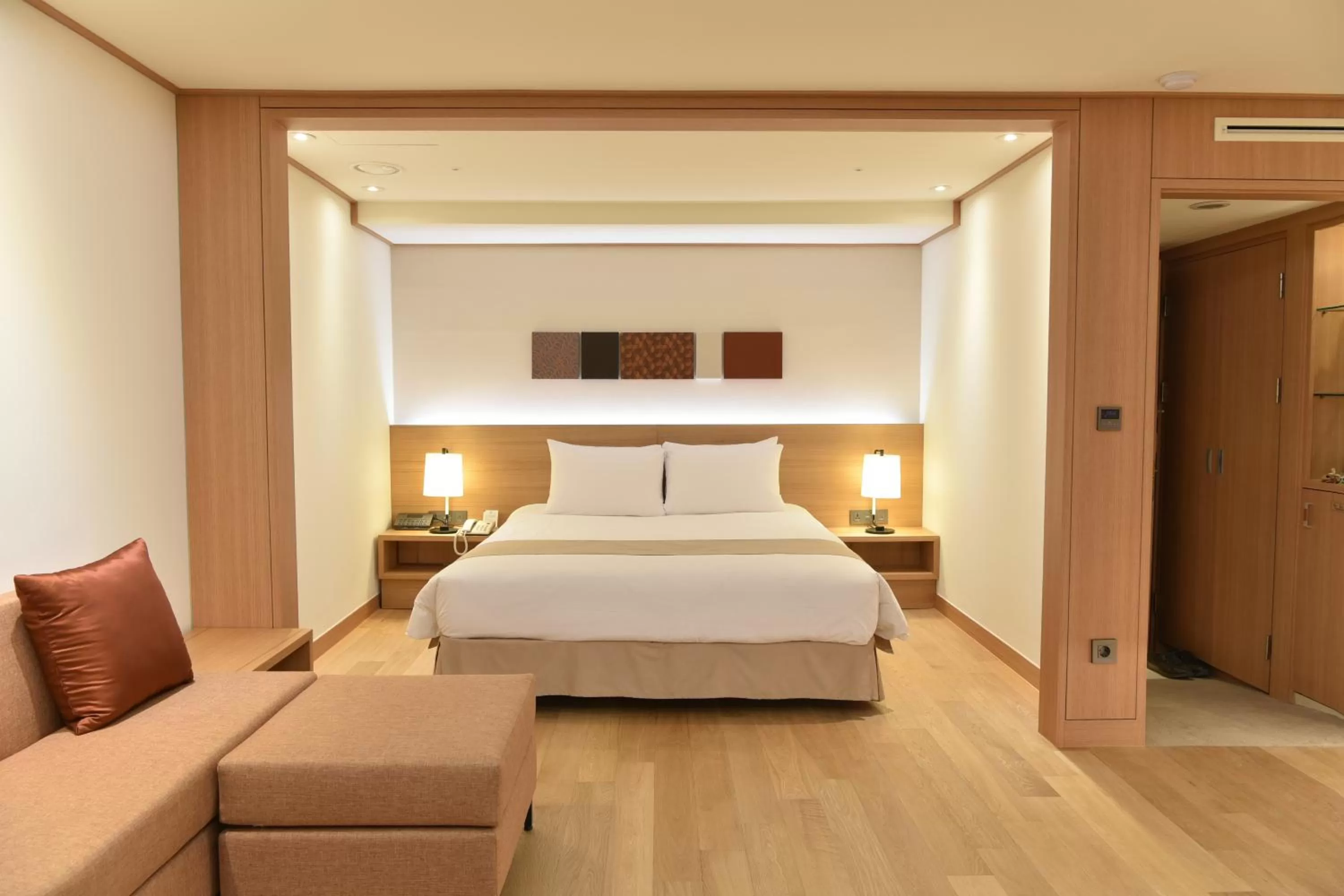 Photo of the whole room, Bed in Pacific Hotel