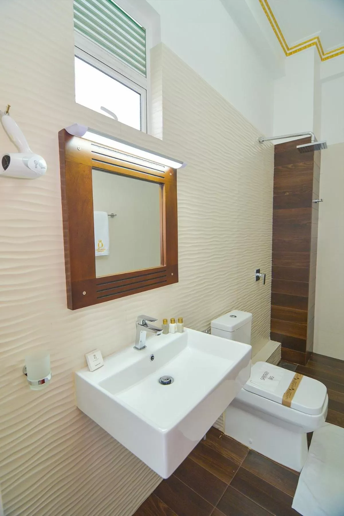 Bathroom in Negombo New Queen's Palace