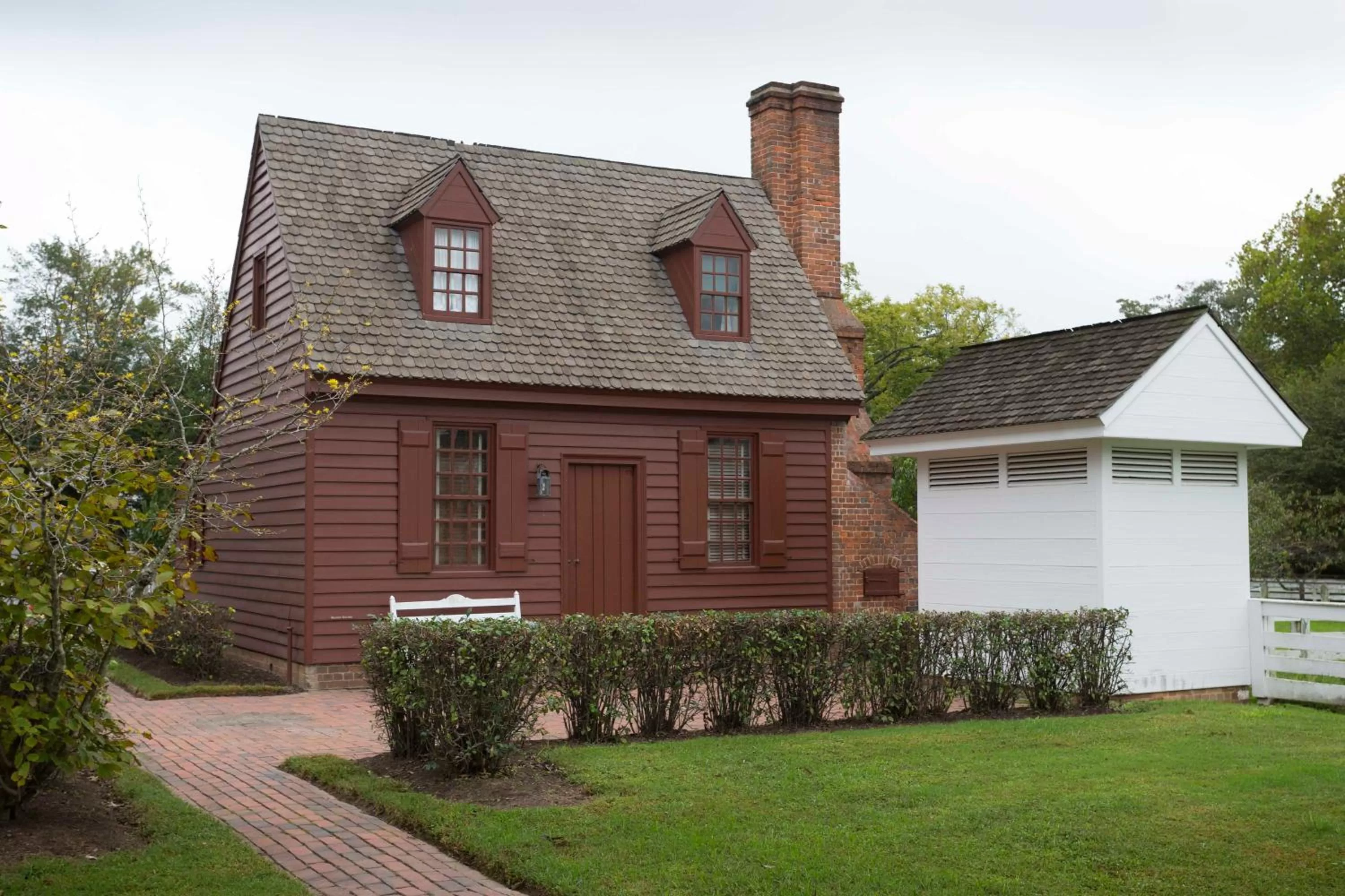 Property building in Colonial Houses, an official Colonial Williamsburg Hotel