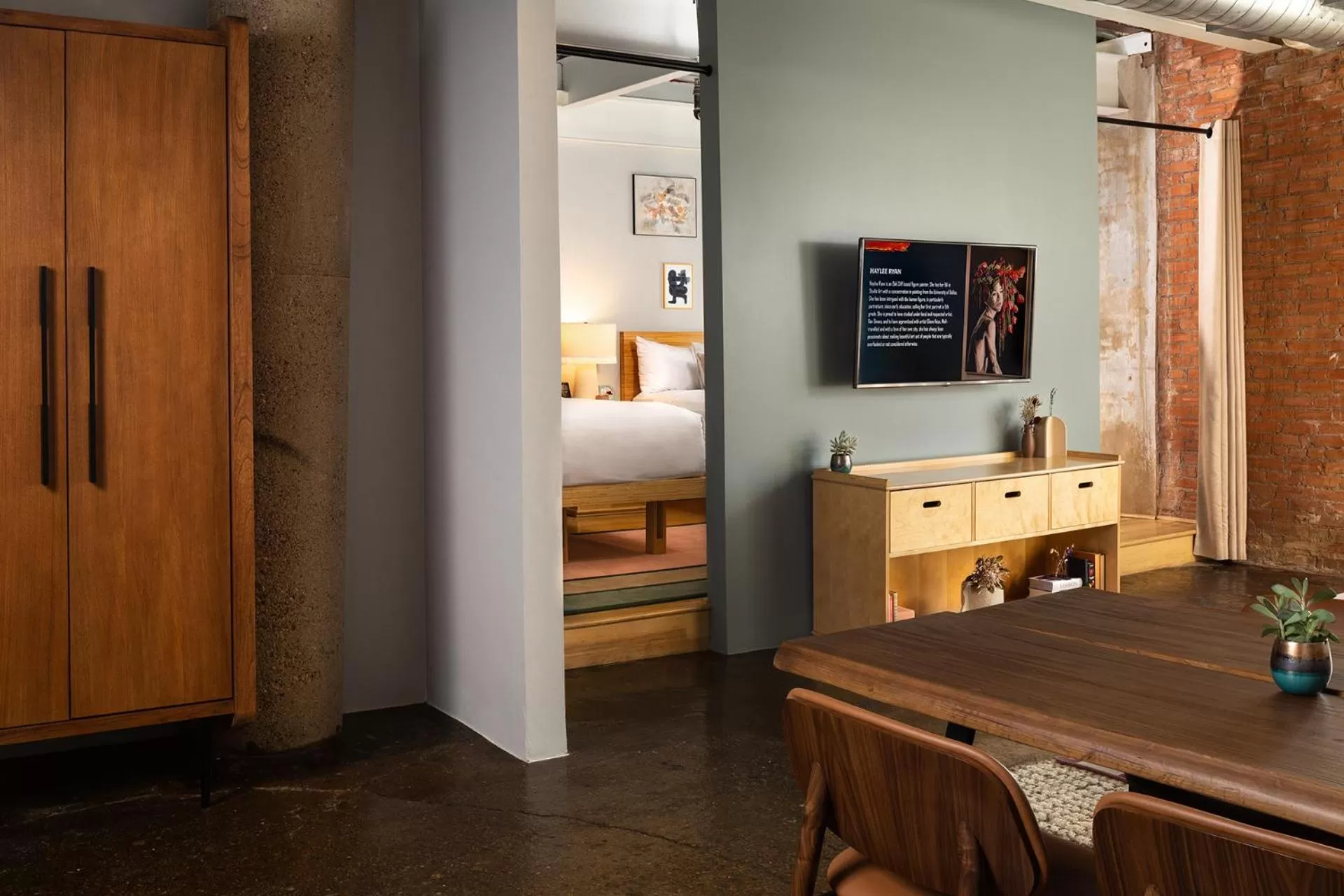 TV and multimedia, Bed in Canvas Hotel Dallas