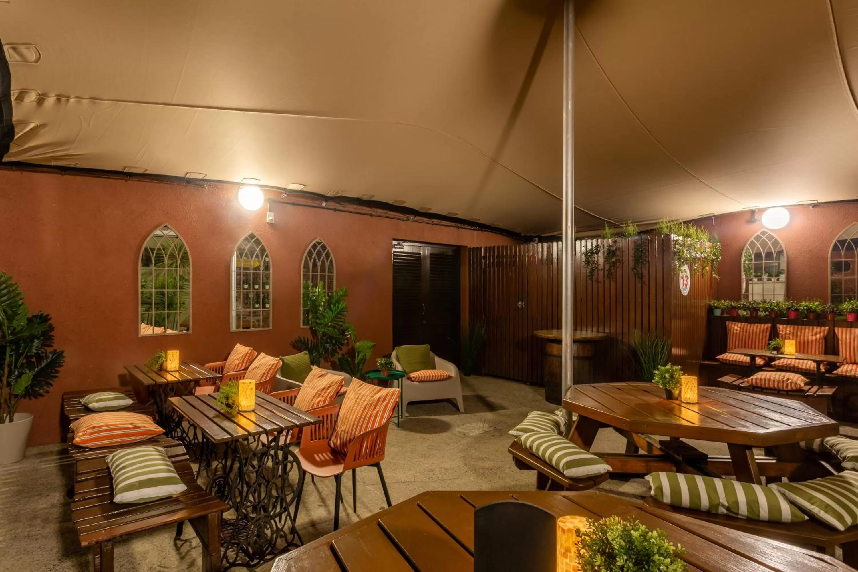 Restaurant/places to eat in Dooley's Hotel