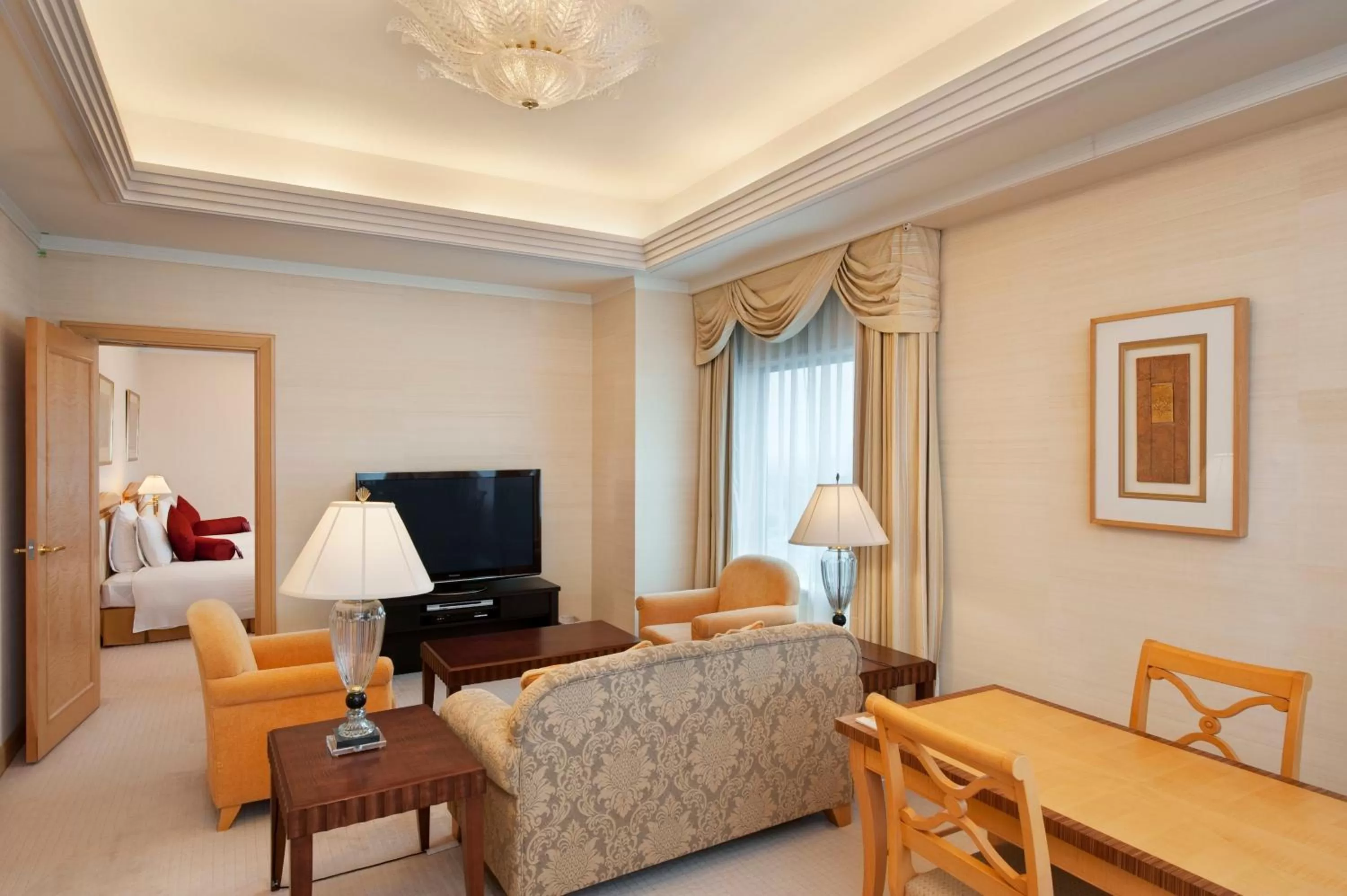 Photo of the whole room in ANA Crowne Plaza Toyama by IHG