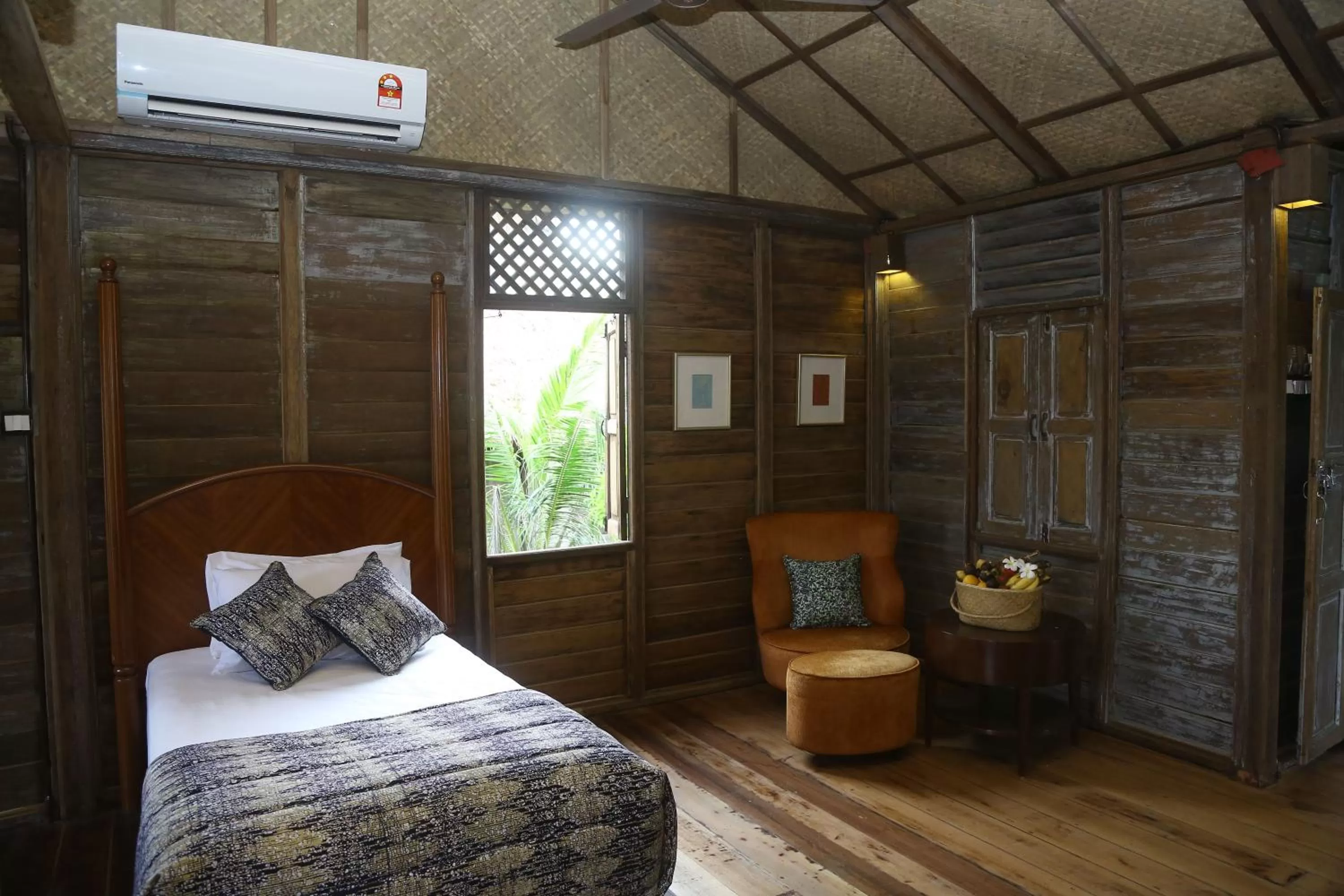 Bed in Kunang Kunang Heritage Villas