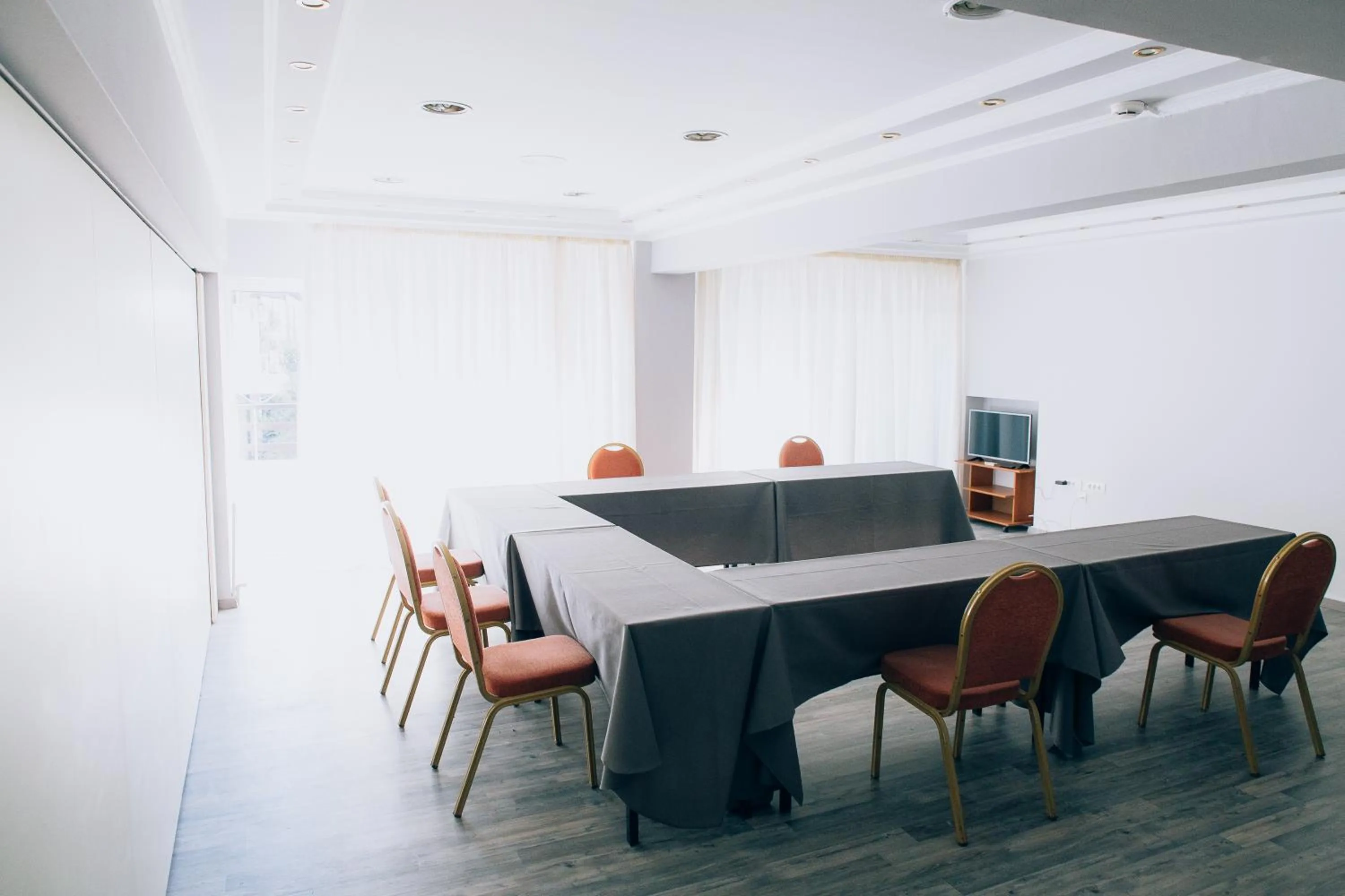 Area and facilities in Tzaki hotel & restaurant Patras