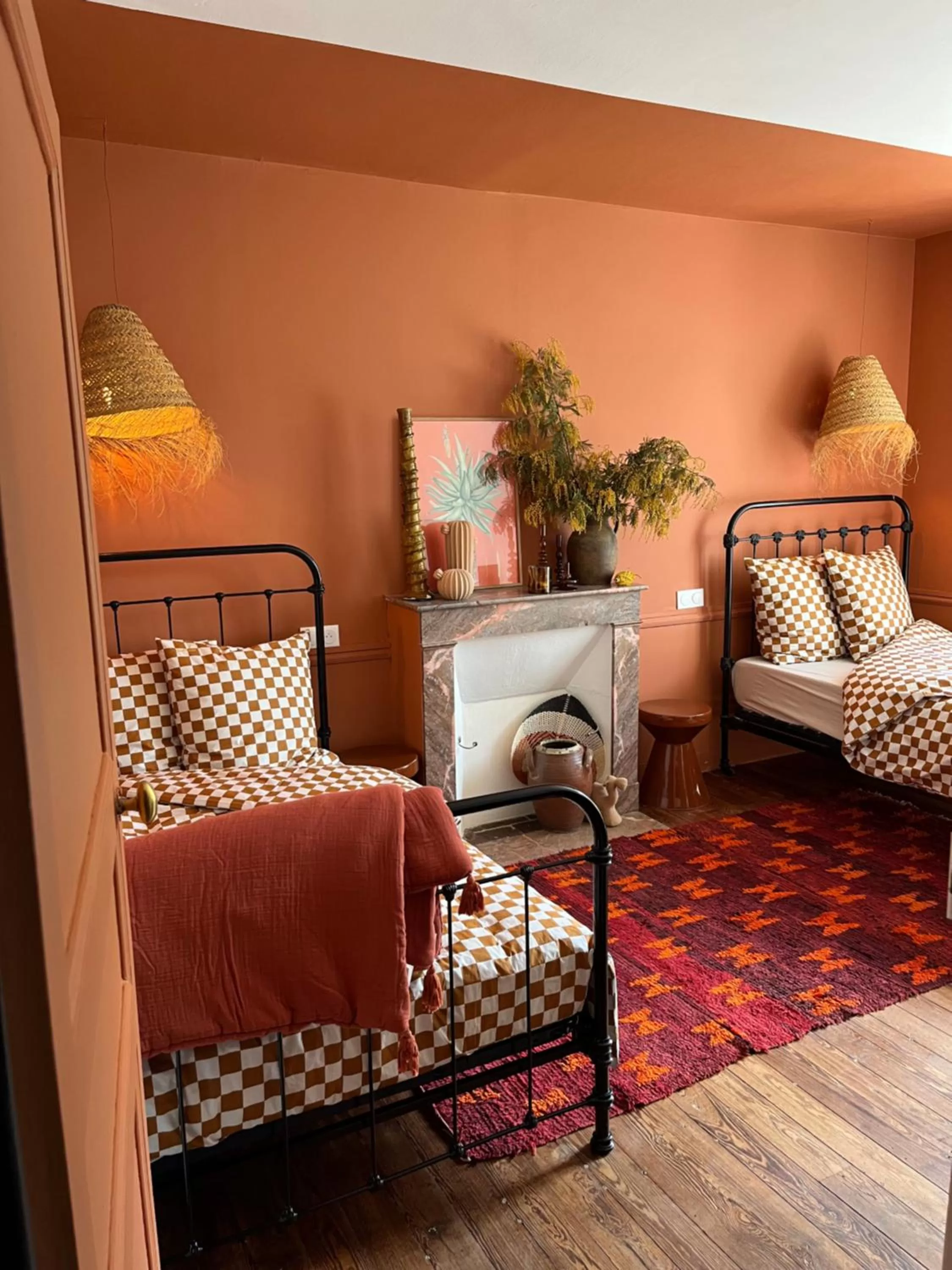 Photo of the whole room, Seating Area in la_grande_guerais