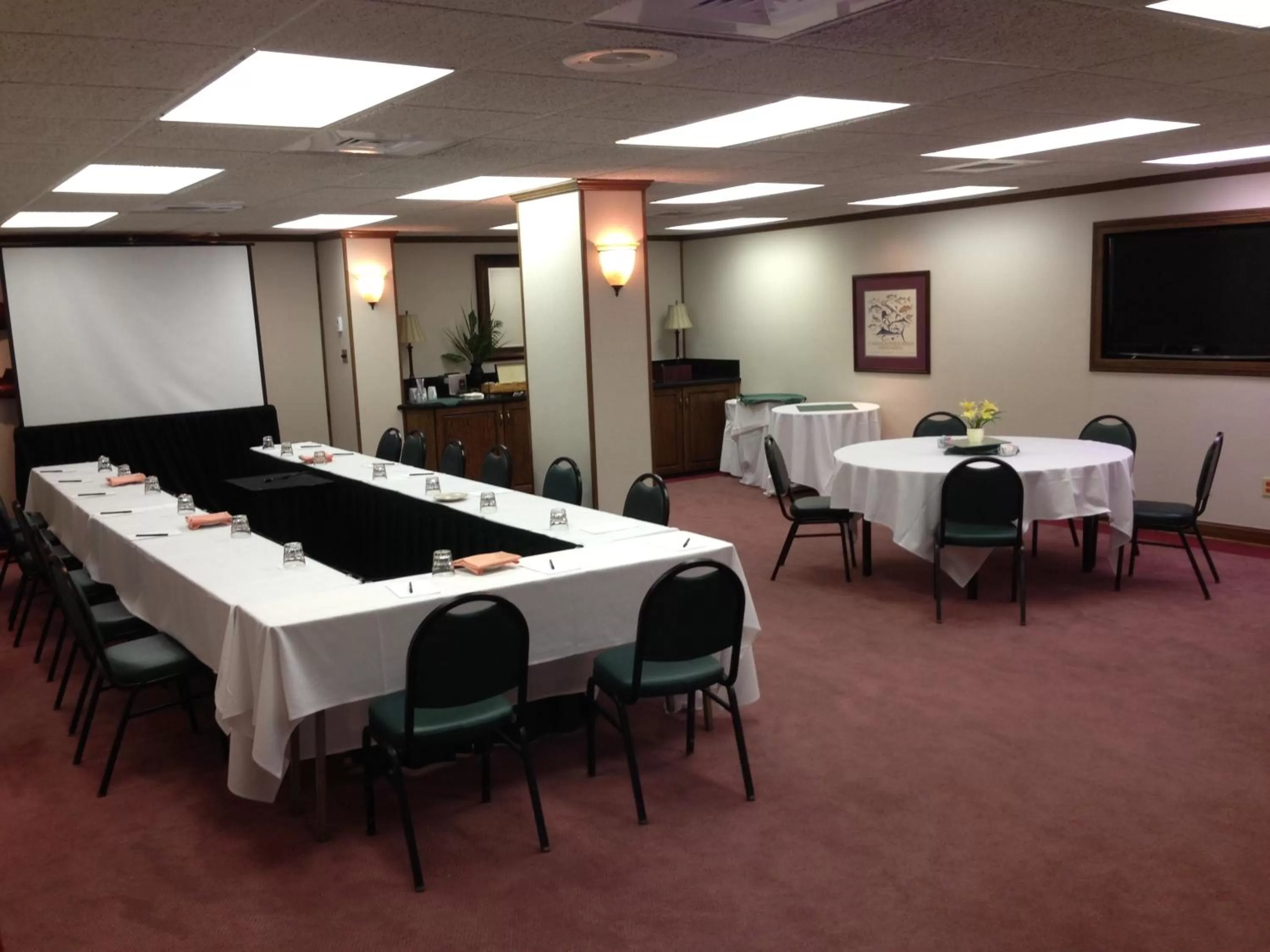 Business facilities in Isla Grand Beach Resort