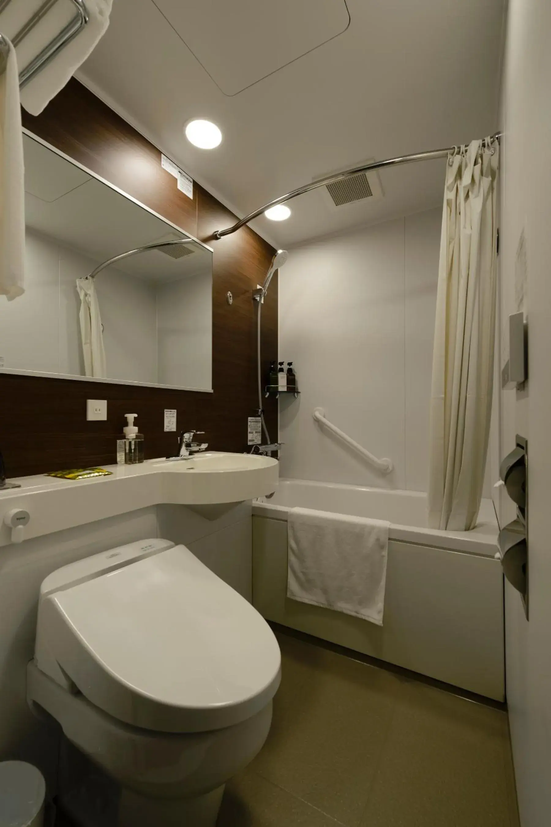 Standard Triple Room - Non-Smoking in Hotel Il Fiore Kasai Standard Triple Room - Non-Smoking in Hotel Il Fiore Kasai