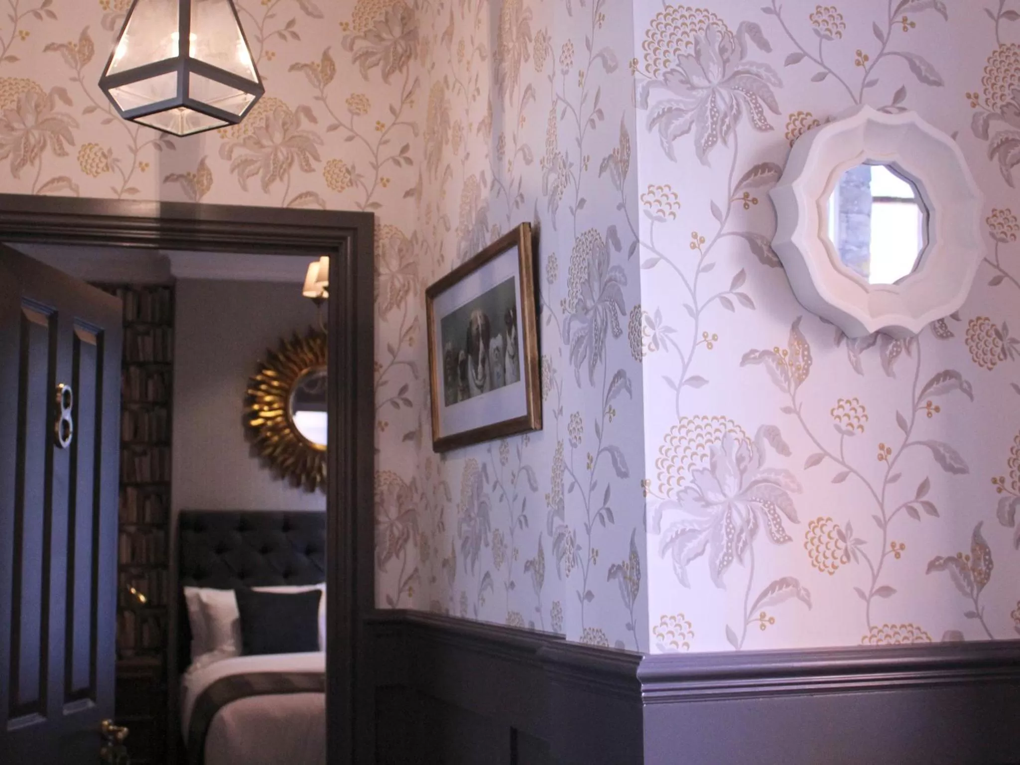 Decorative detail, Bed in The One Tun Pub & Rooms