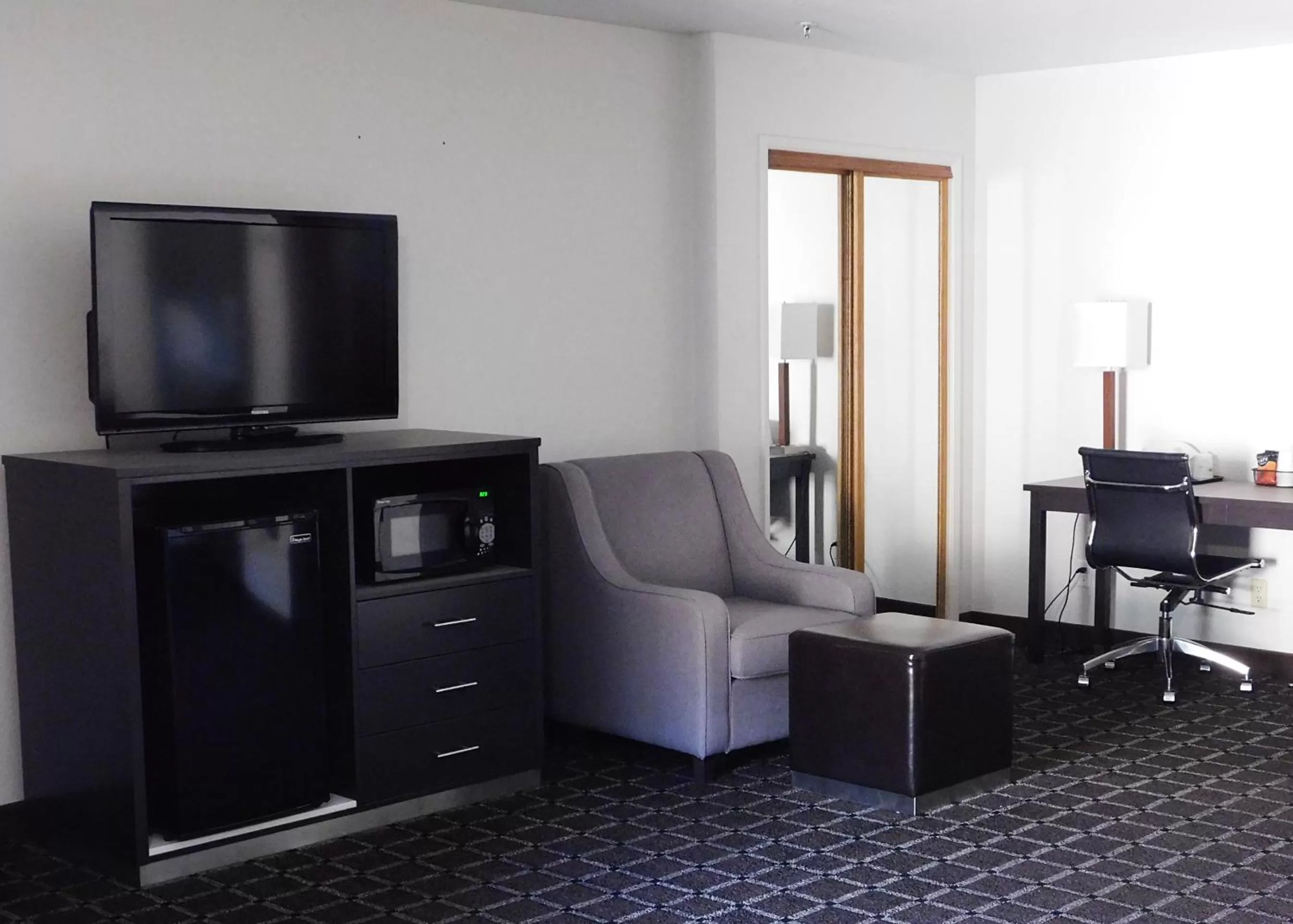 Communal lounge/ TV room in Travelodge by Wyndham Angels Camp CA