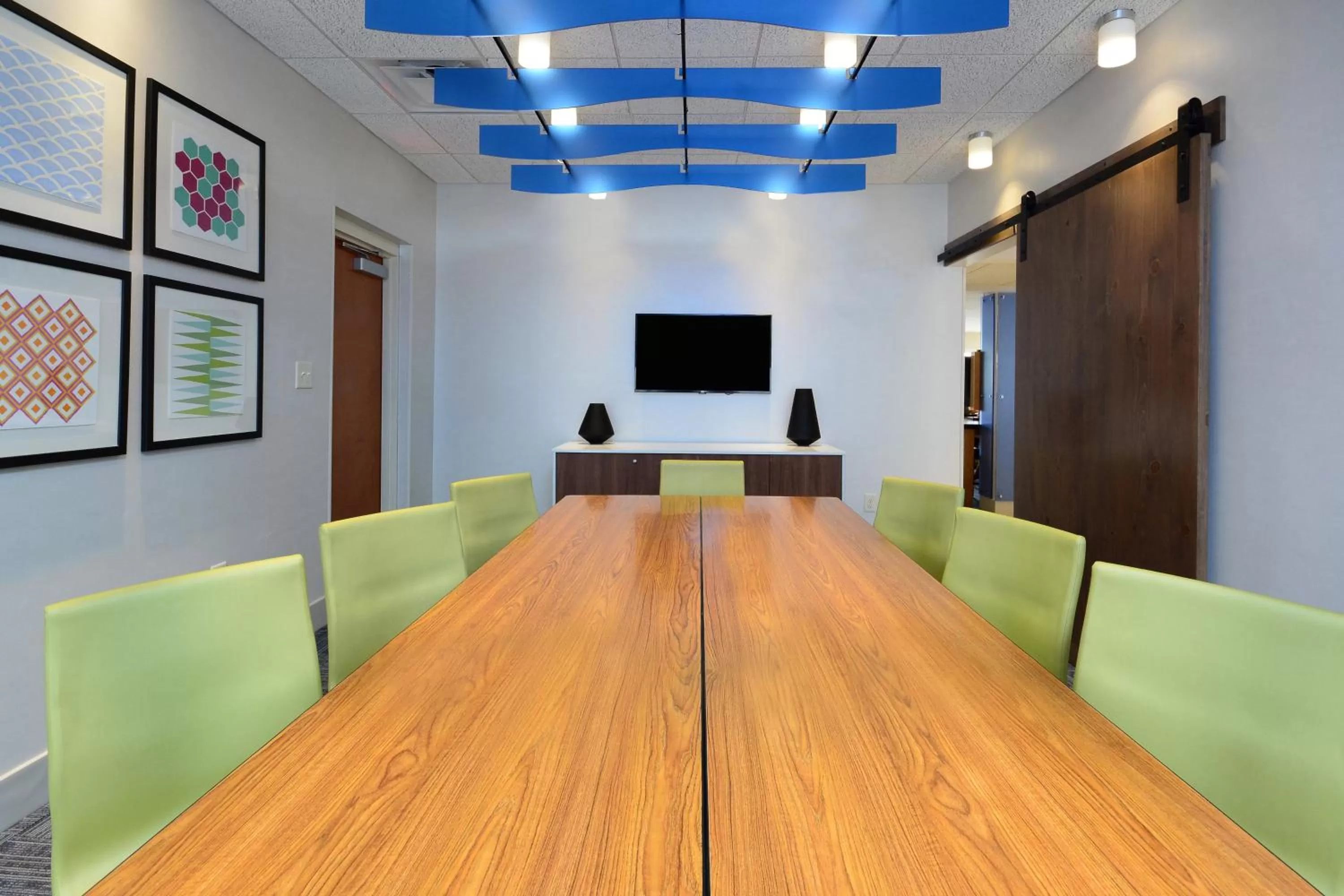 Meeting/conference room in Holiday Inn Express & Suites Raleigh Durham Airport at RTP by IHG