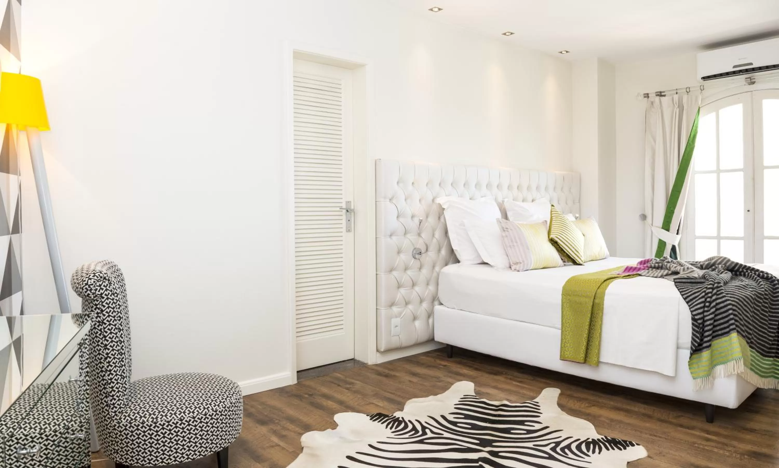 Bed in Prestige Property - Da Costa