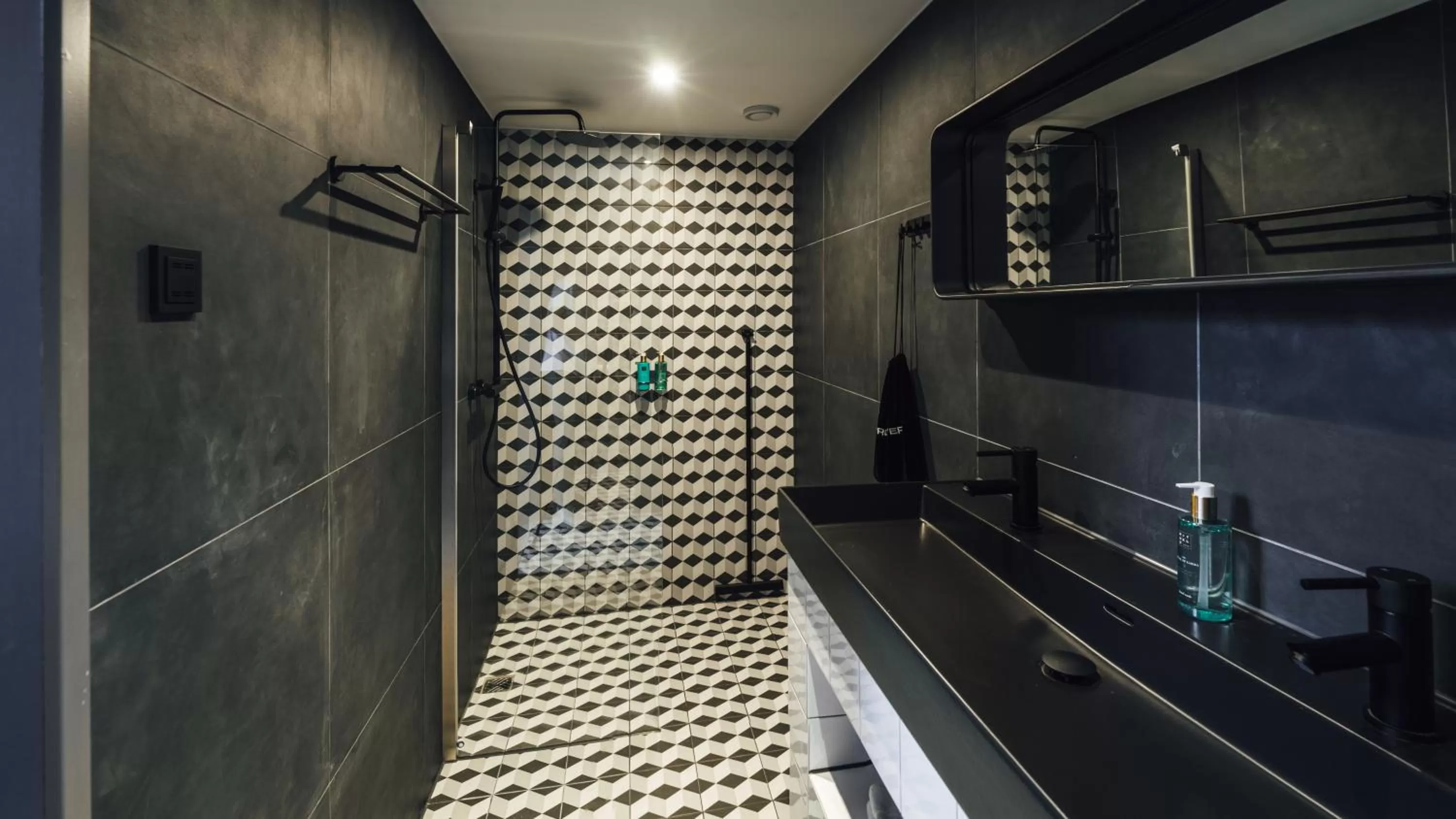 Bathroom in Oldschool Hotel