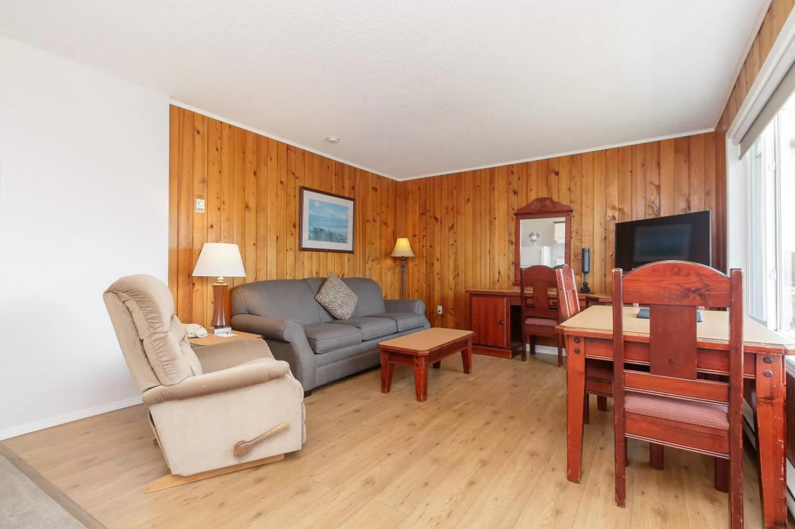 Seating Area in The Cedarwood Inn & Suites