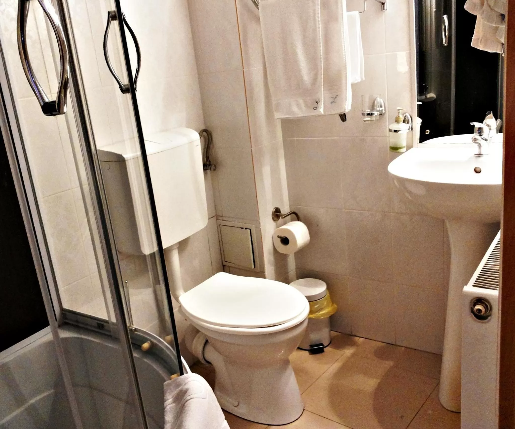 Bathroom in Lucas 10 Apartments