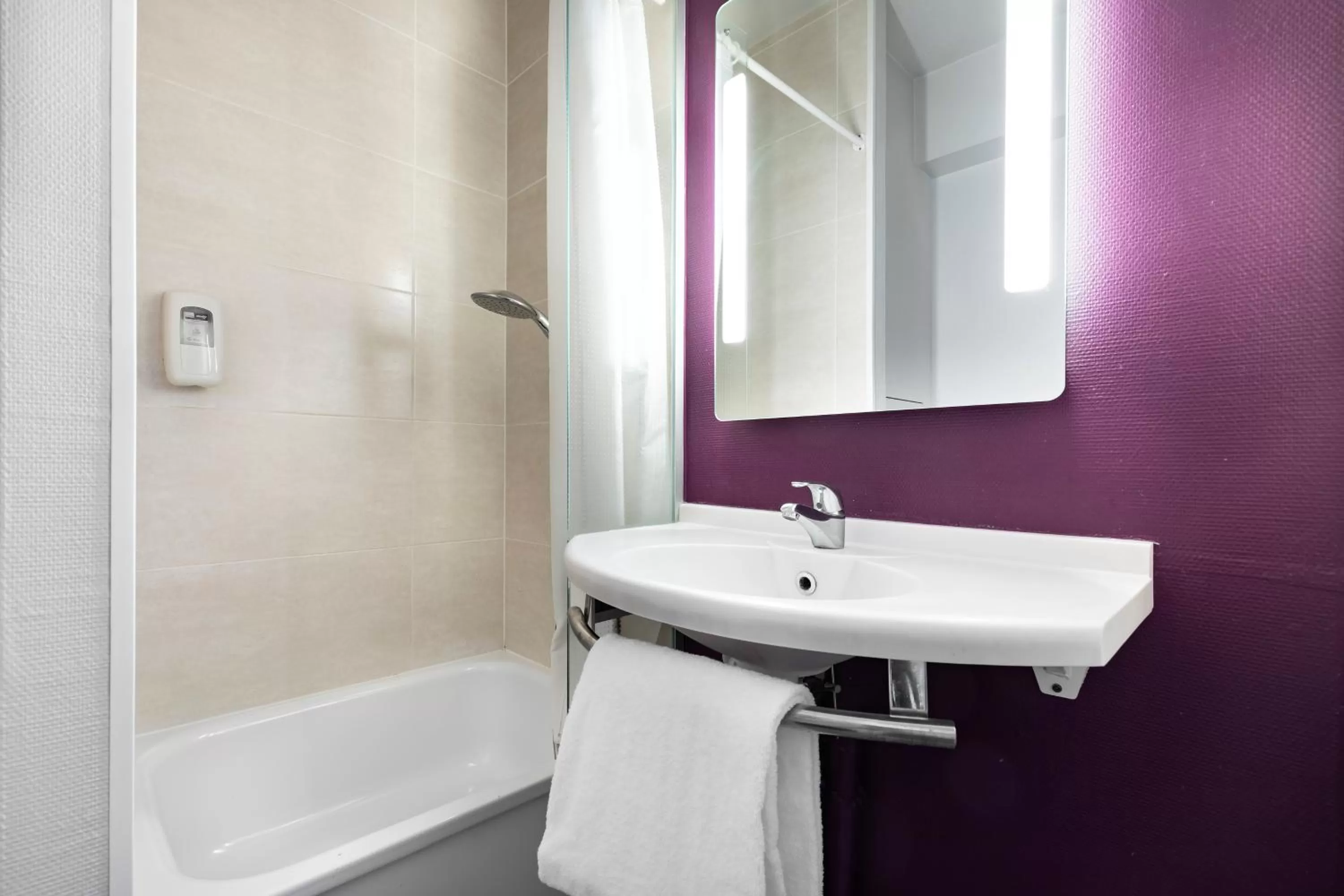 Bathroom in B&B HOTEL Lyon Vénissieux