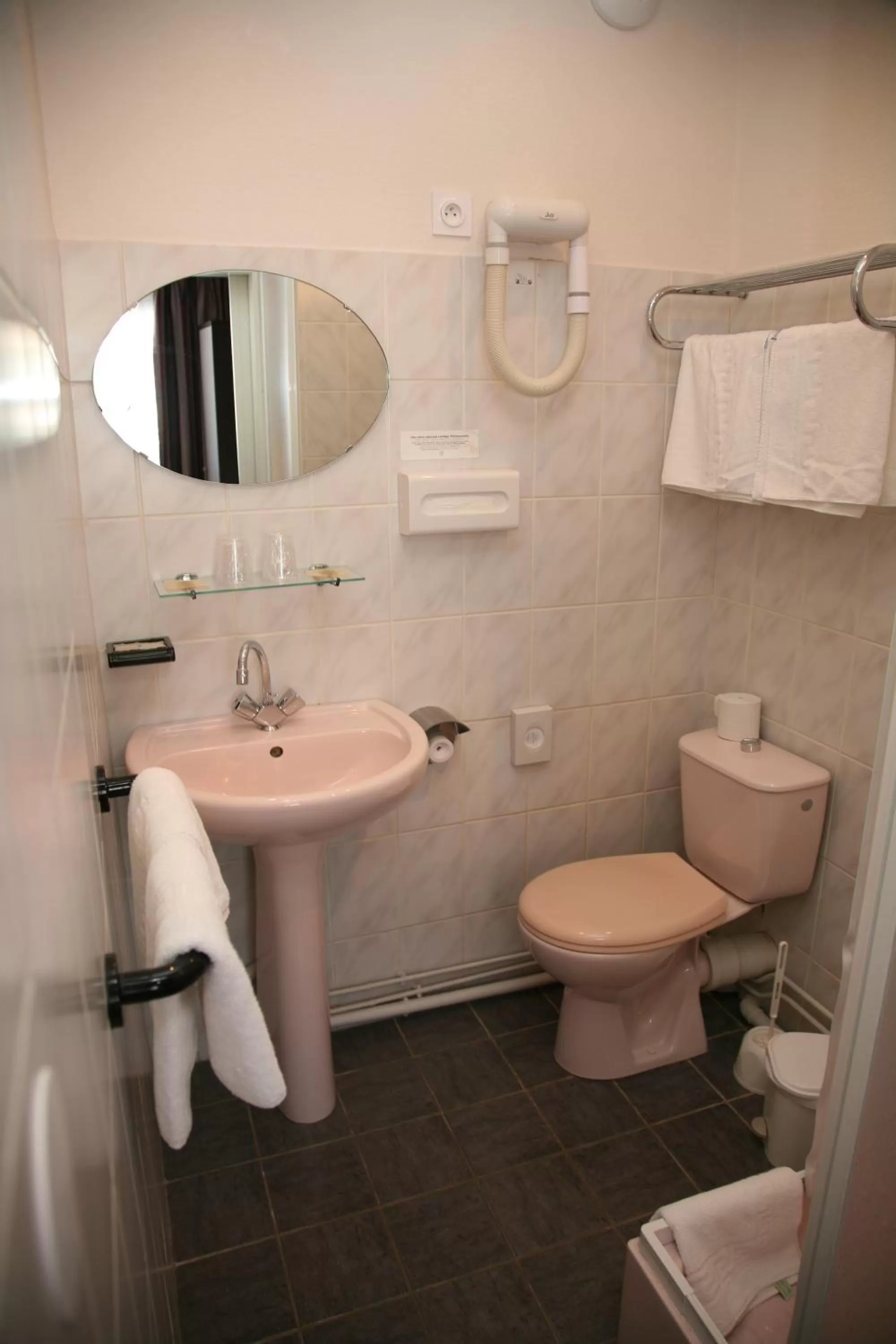 Bathroom in Logis Hôtel- Restaurant La Renaissance