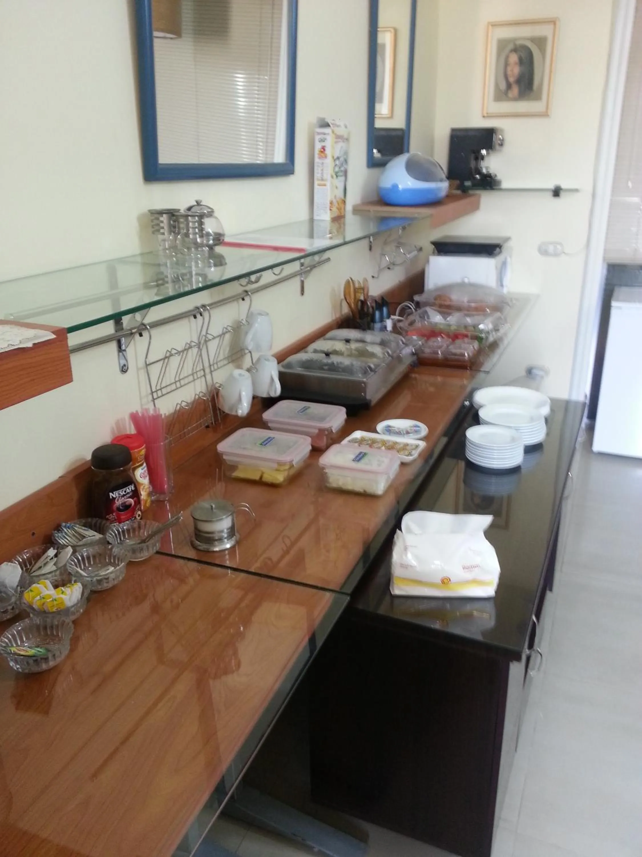 Restaurant/places to eat in Alexander The Great Hotel