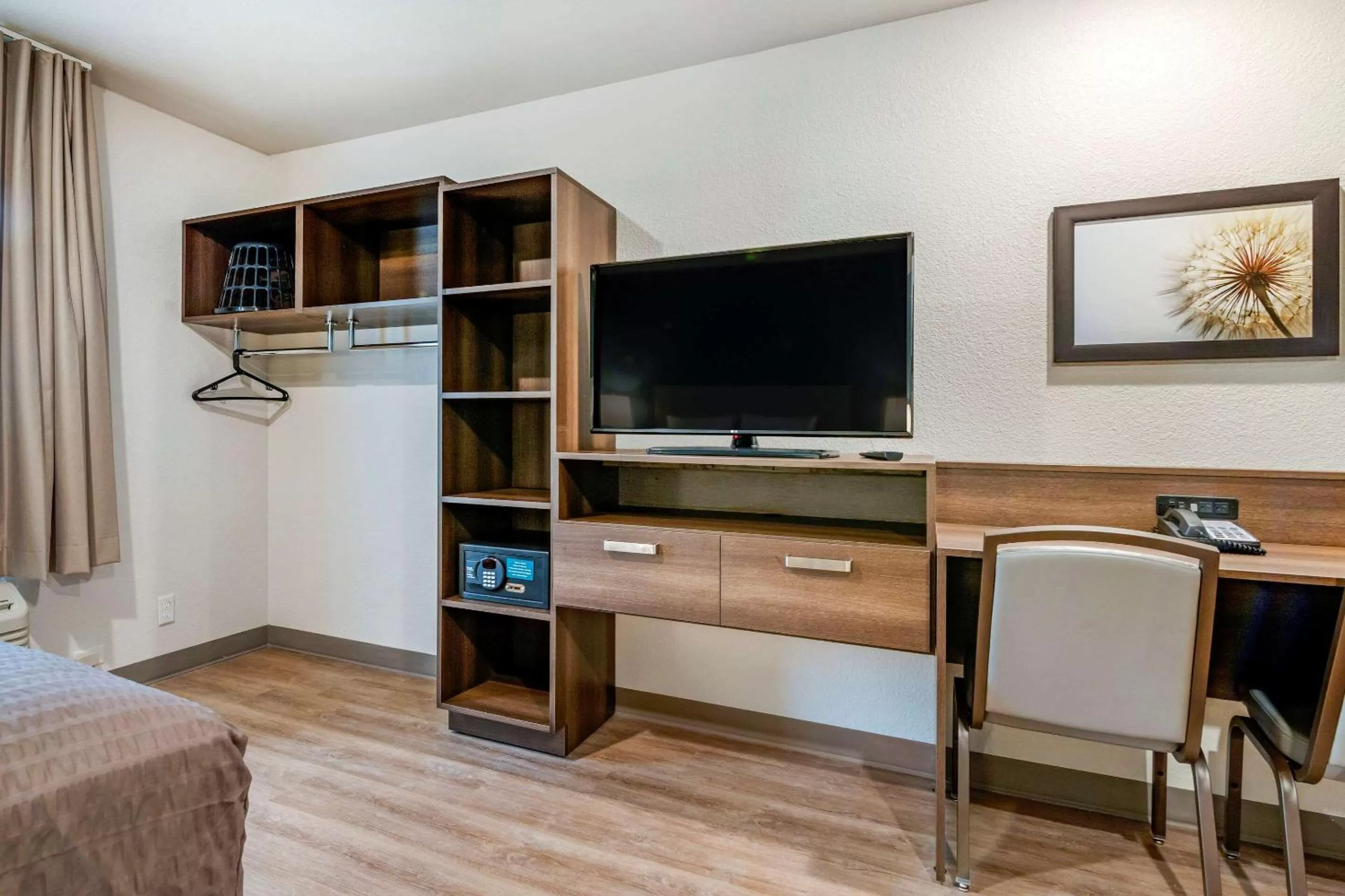 Photo of the whole room, Bed in WoodSpring Suites Brunswick