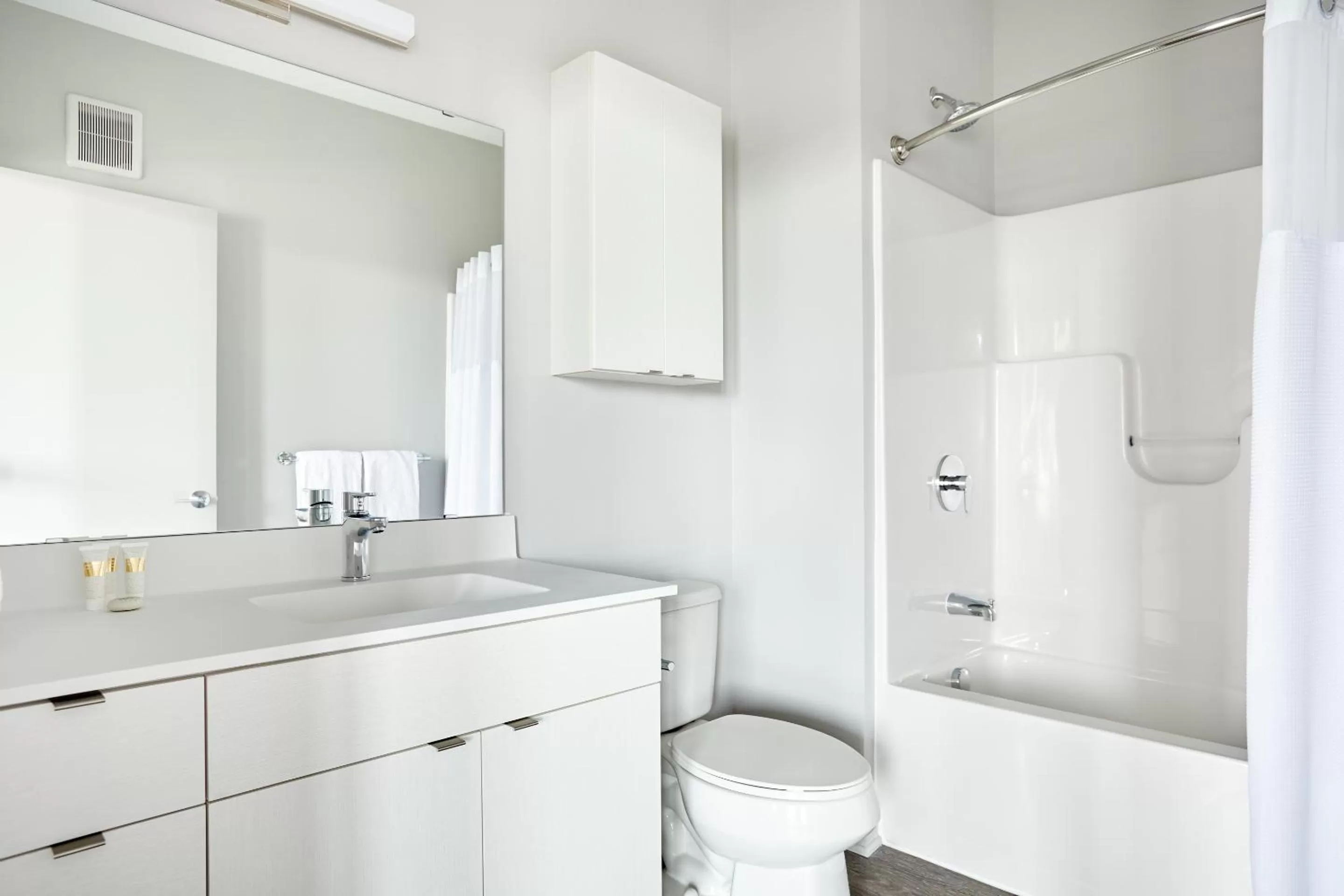 Bathroom in Sonder at LUNA