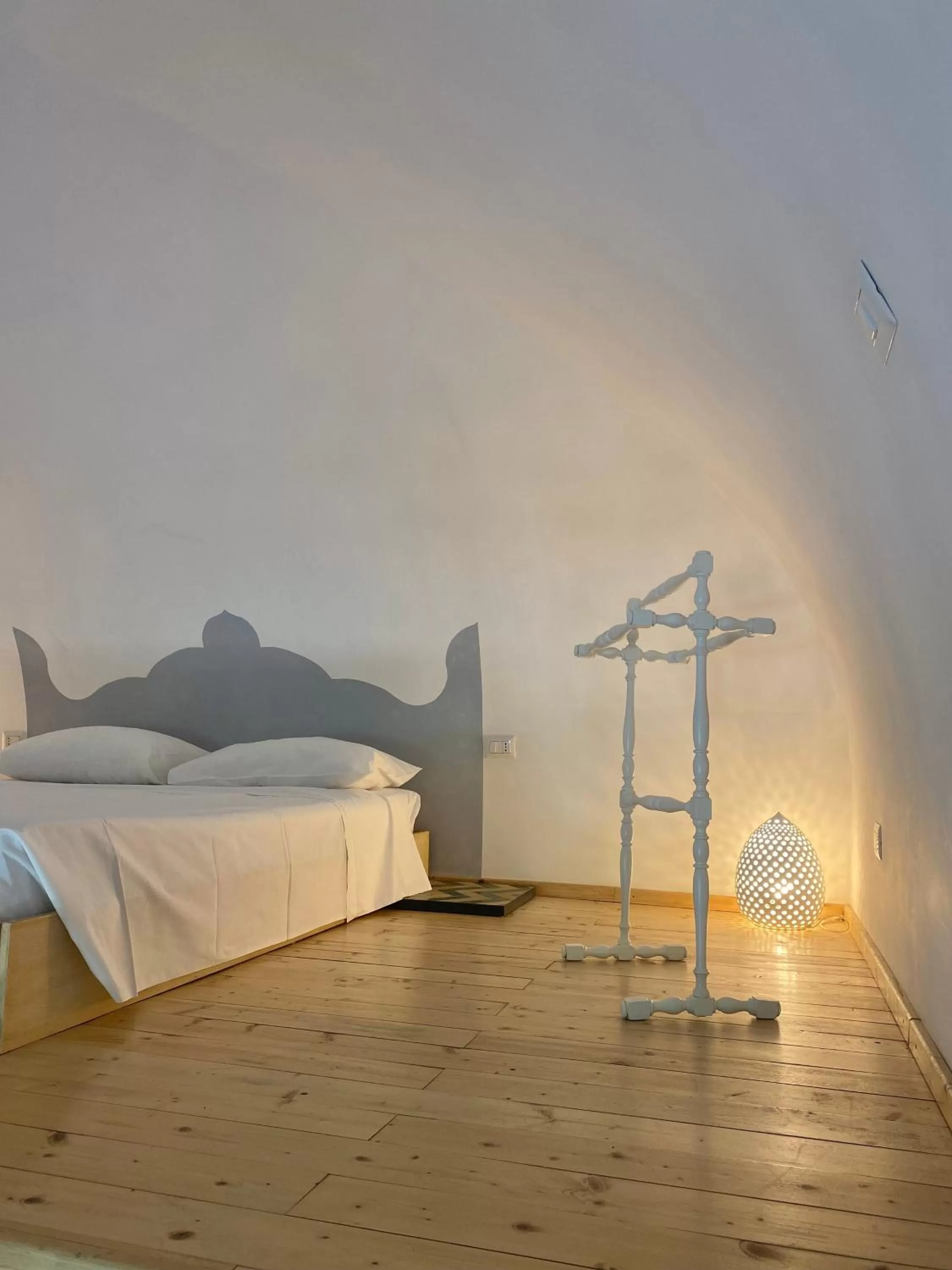 Photo of the whole room, Bed in Suite Nina