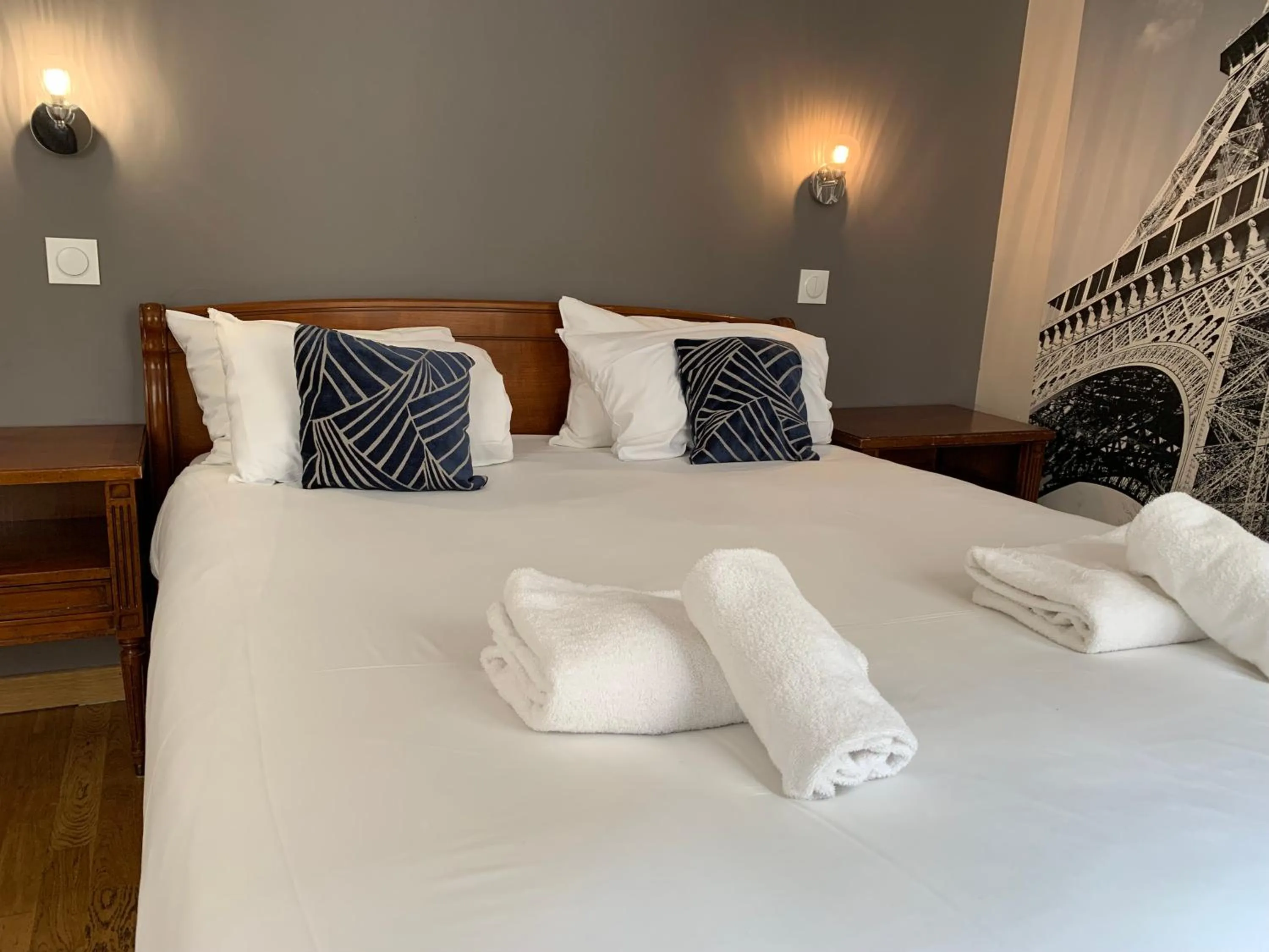 Bed in Hôtel Apollo Opéra