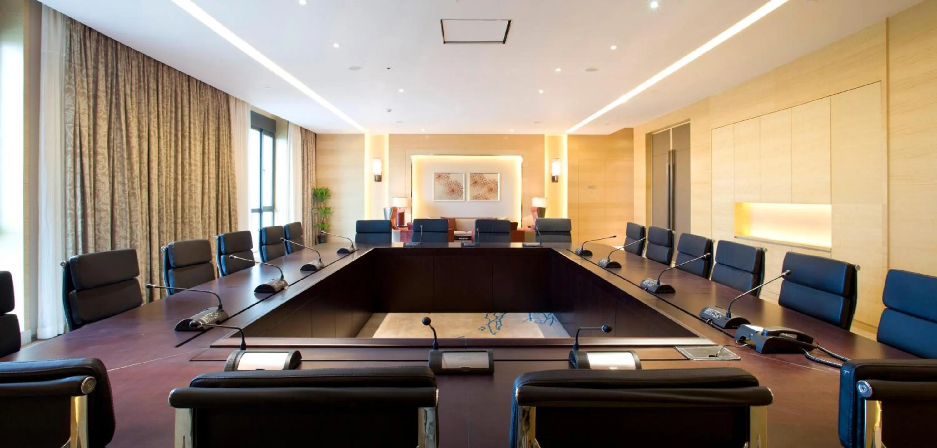 Meeting/conference room in Crowne Plaza Tianjin Jinnan by IHG