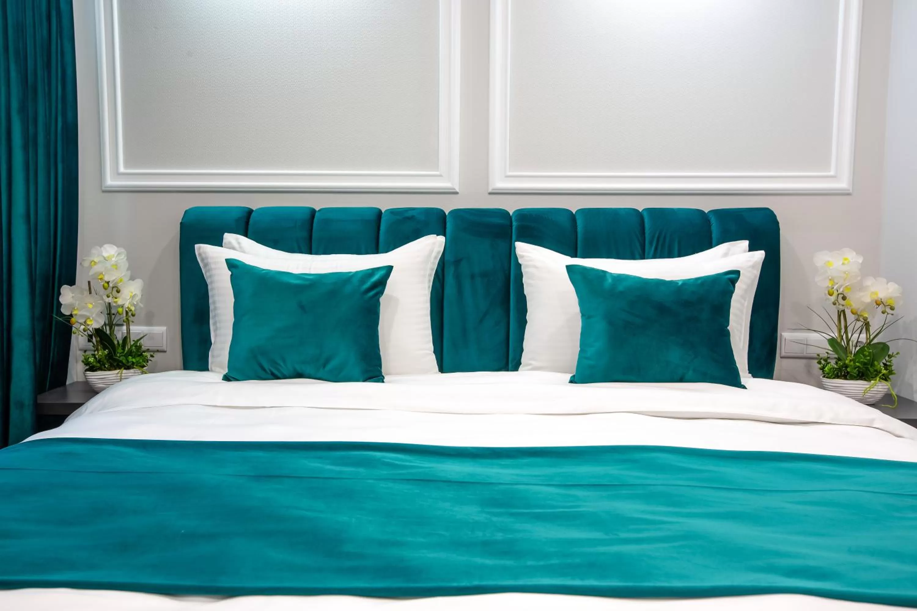 Decorative detail, Bed in Royal Inn