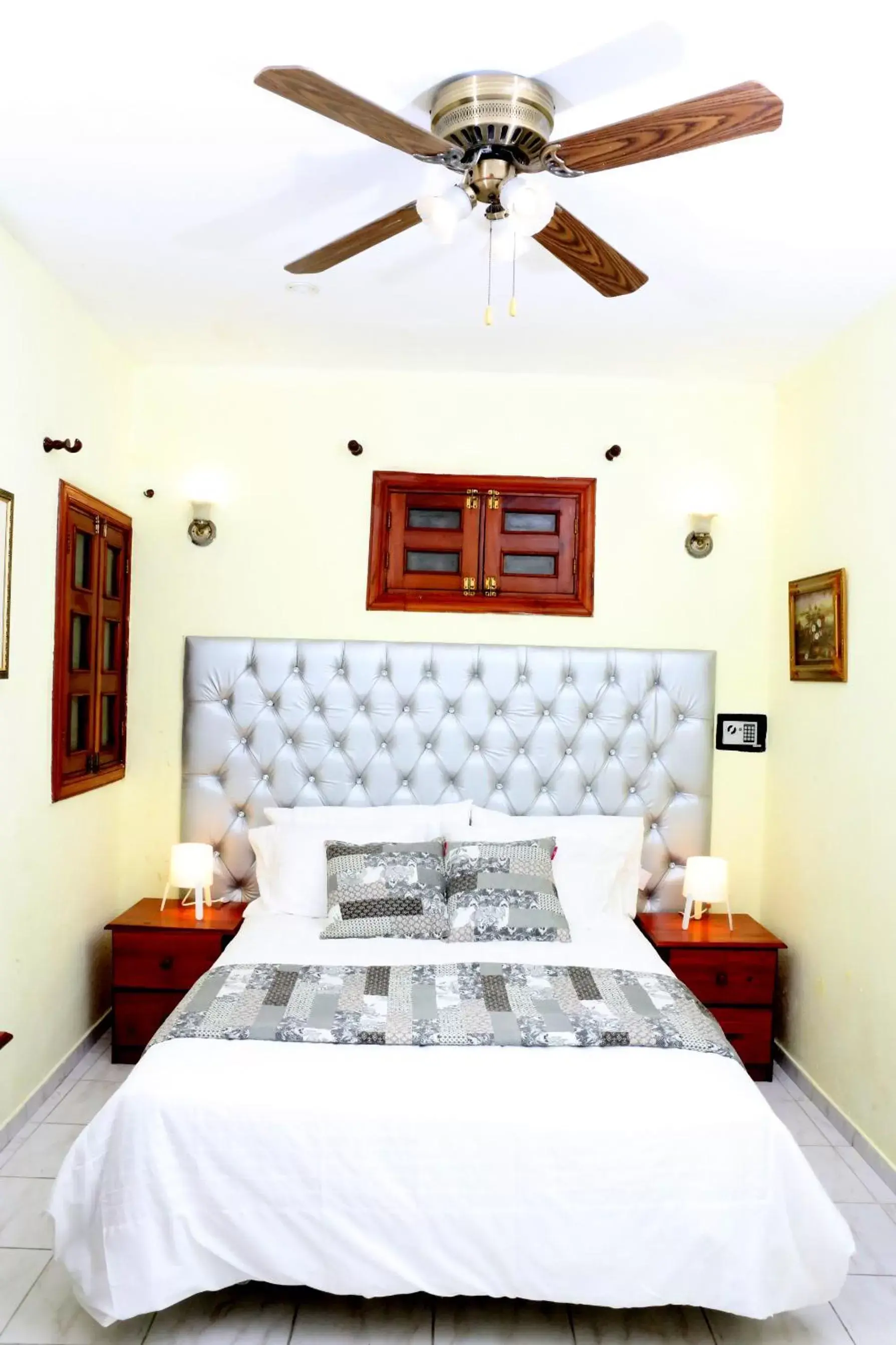 Budget Double Room in Hotel Aluge Budget Double Room in Hotel Aluge