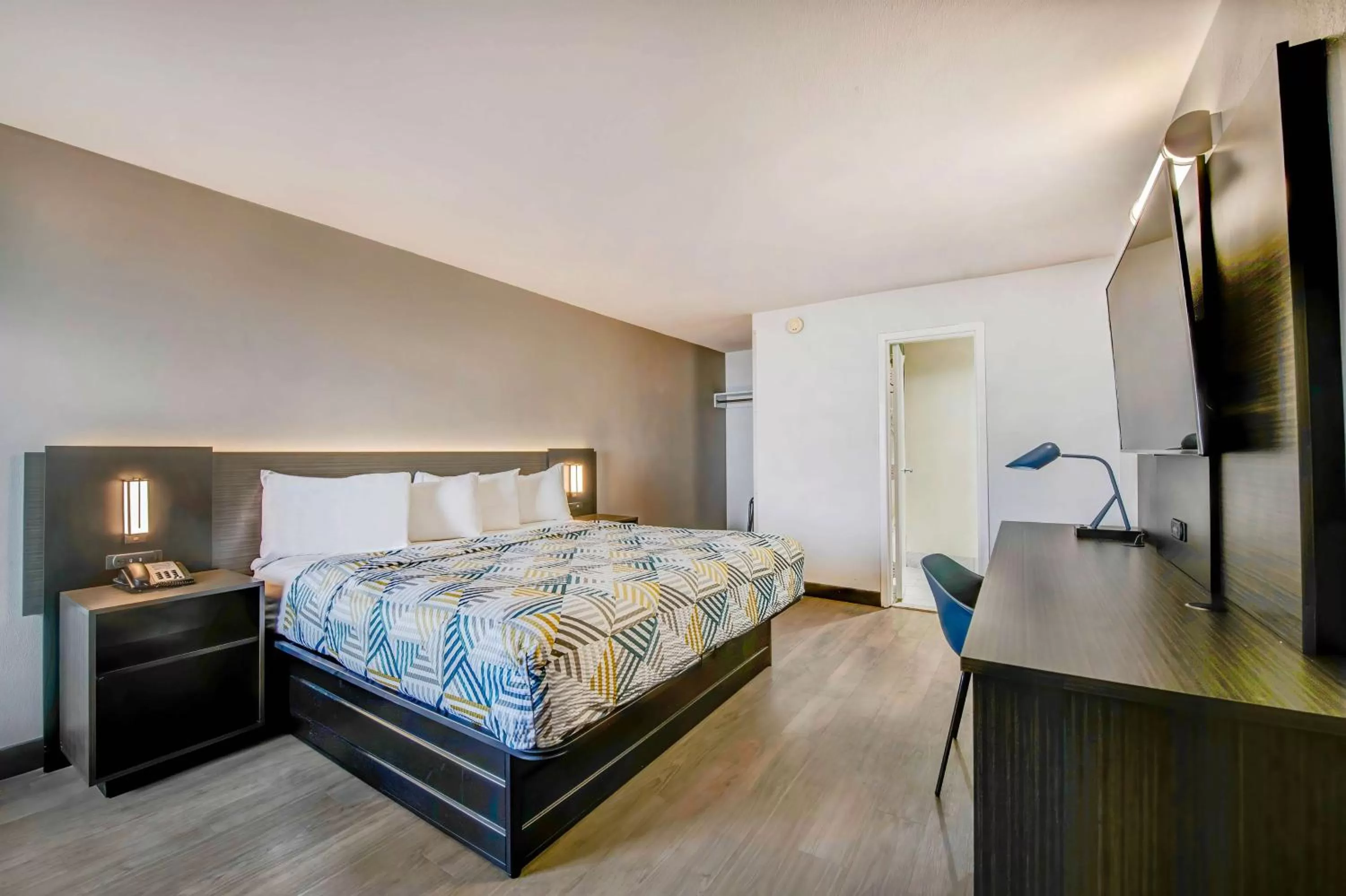 Bedroom, Bed in Motel 6 Atlanta, Ga - Midtown