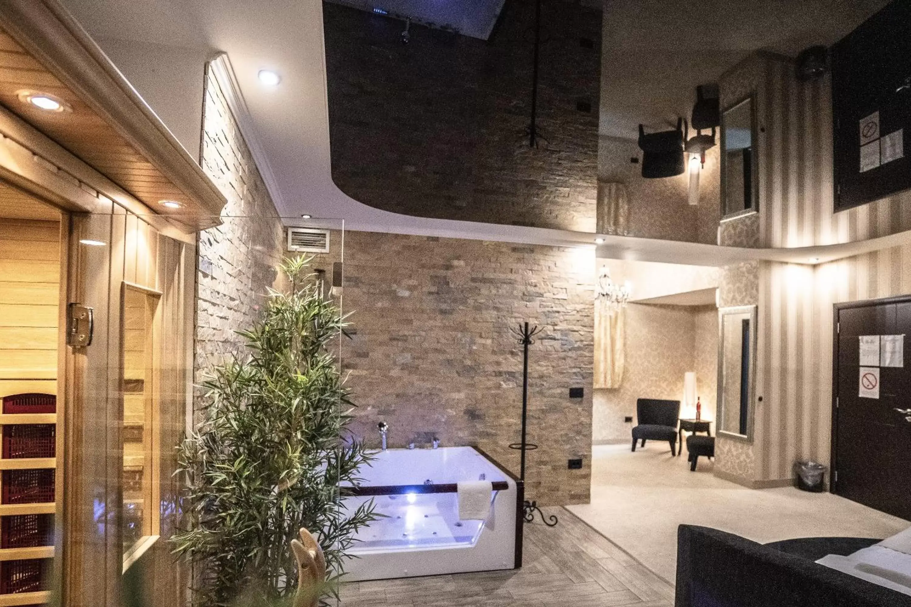 Deluxe Double Room with Spa Bath and Sauna in Madison - Square Sava Deluxe Double Room with Spa Bath and Sauna in Madison - Square Sava