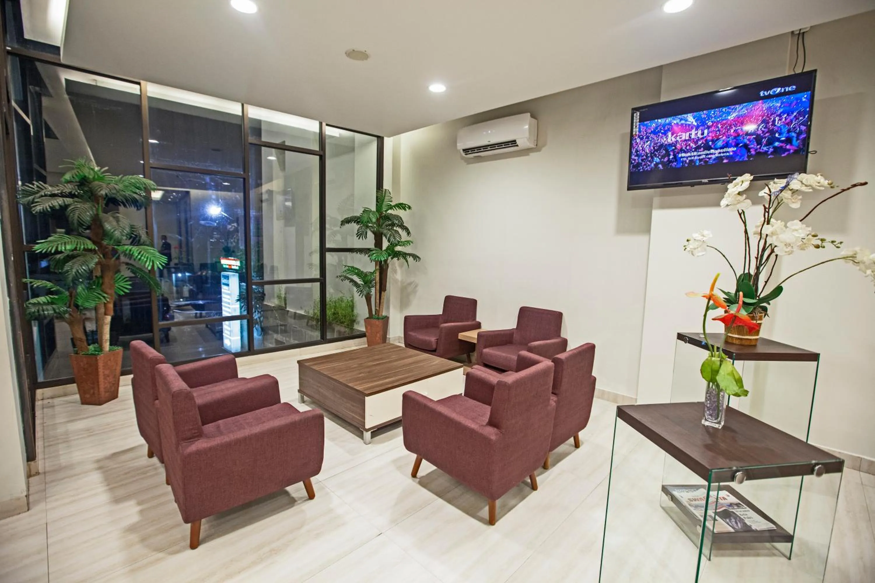 Seating area in Genio Hotel Manado