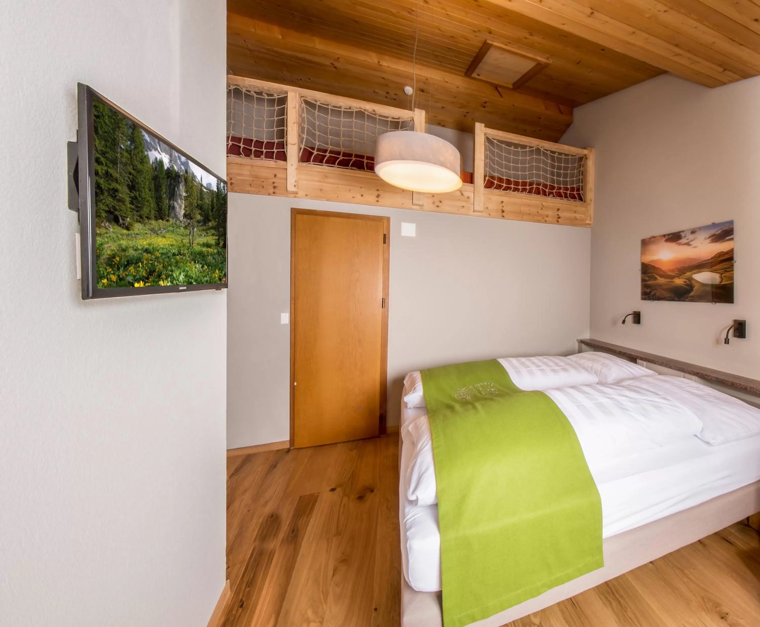 Photo of the whole room in Hotel National