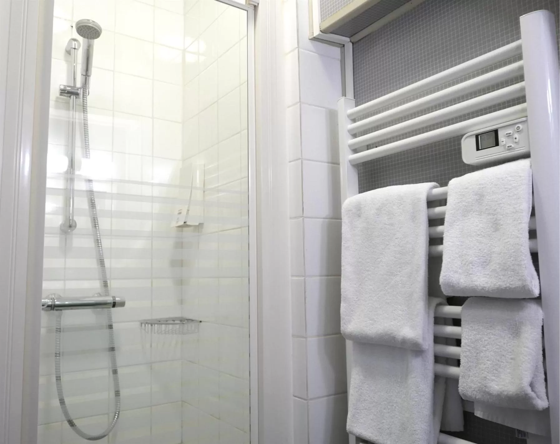 Bathroom in Hôtel Mille et une Feuilles