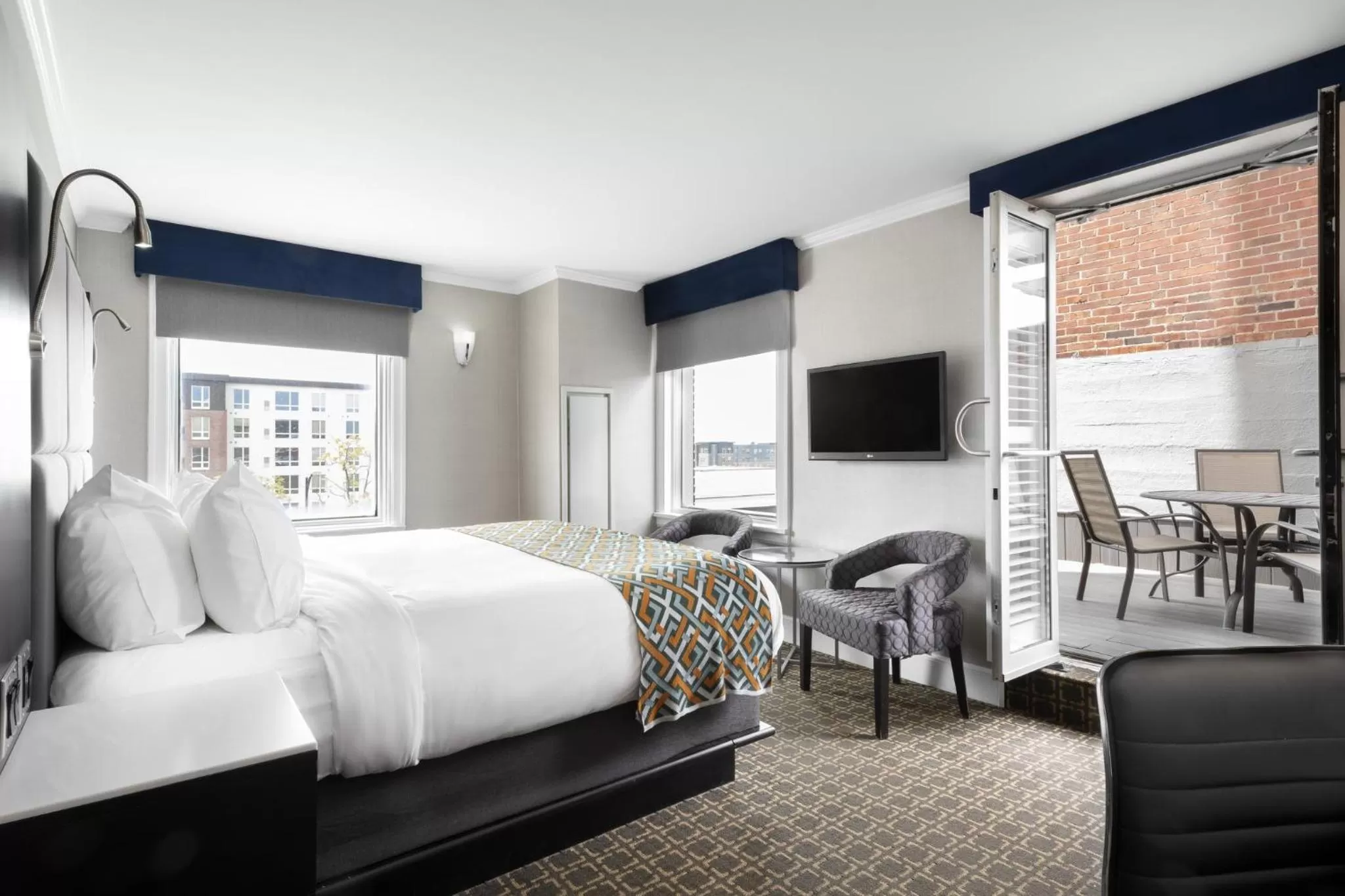 Photo of the whole room, Bed in voco The Tiger Hotel, Columbia, MO by IHG