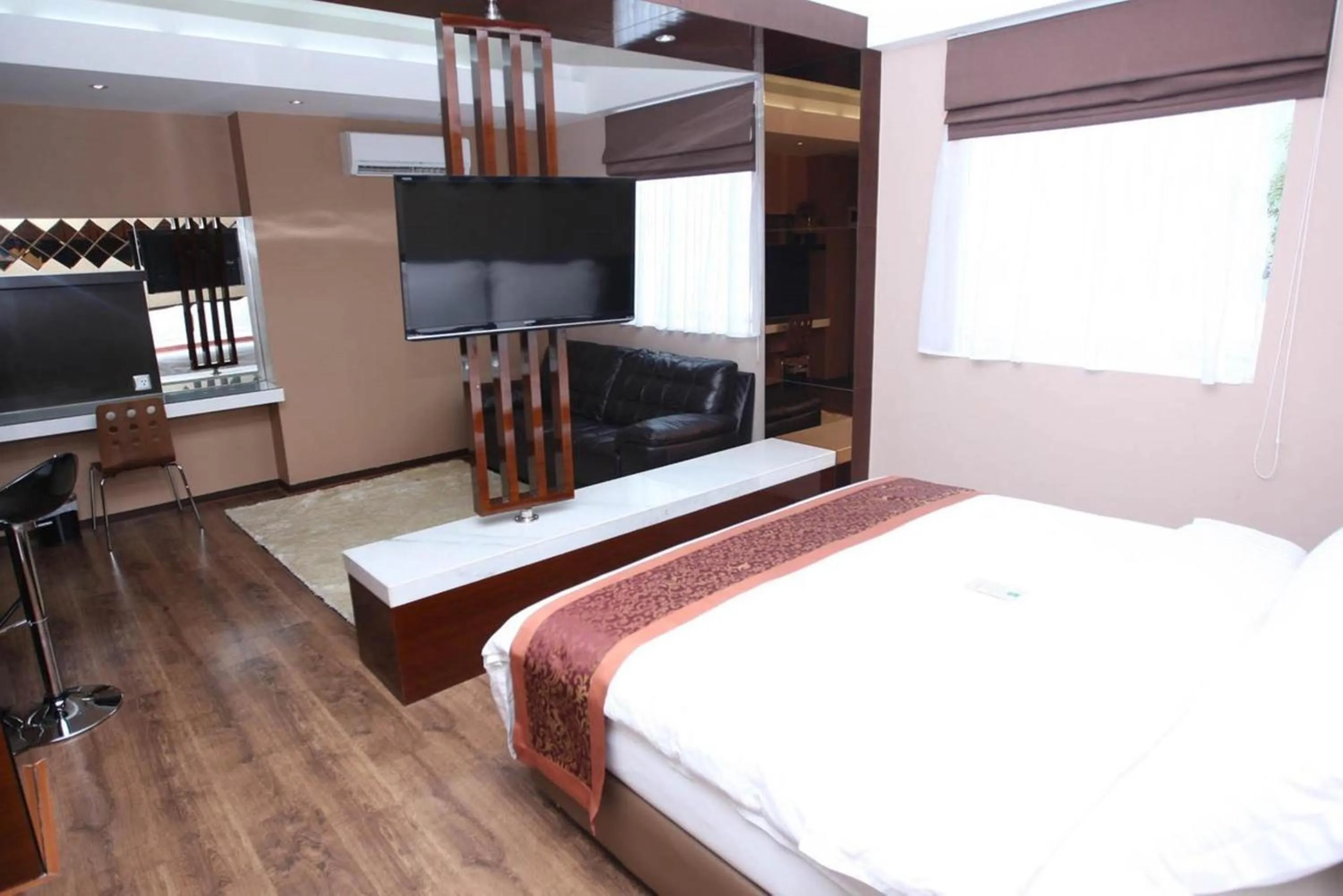 Bedroom, Bed in Favor Hotel Makassar City Center By LIFE