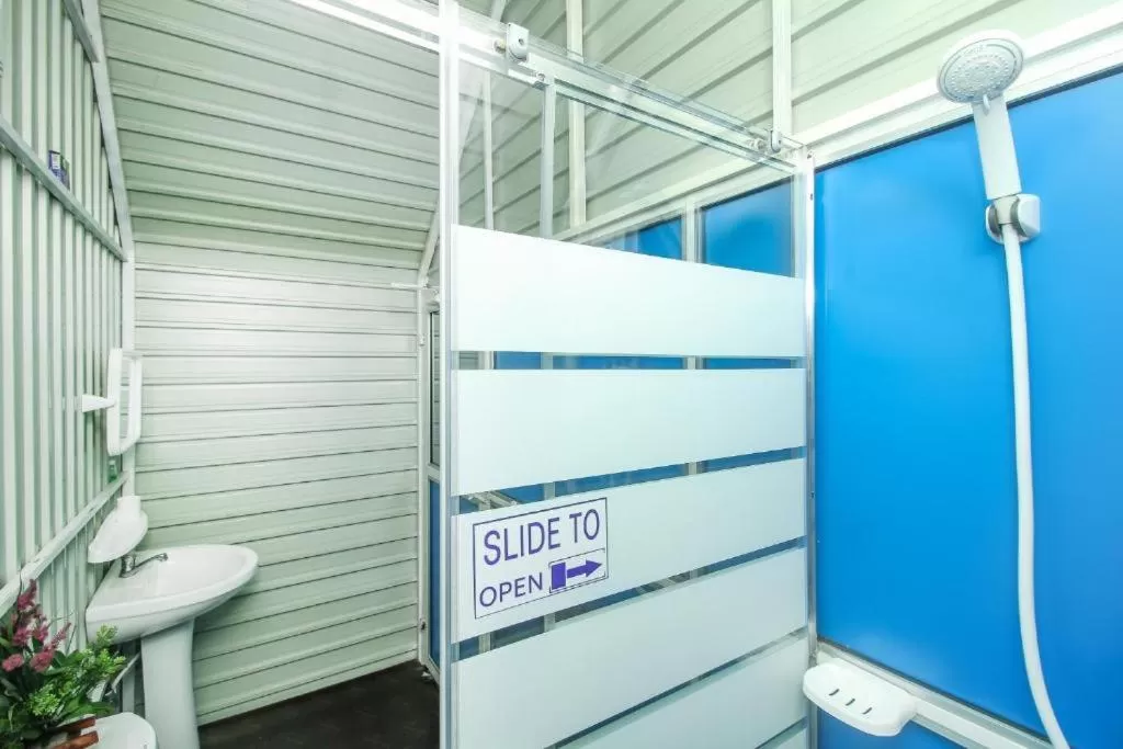 Airport A4 Transit Hub - Eco Chalets - FREE SHUTTLE SERVICE 24HRS