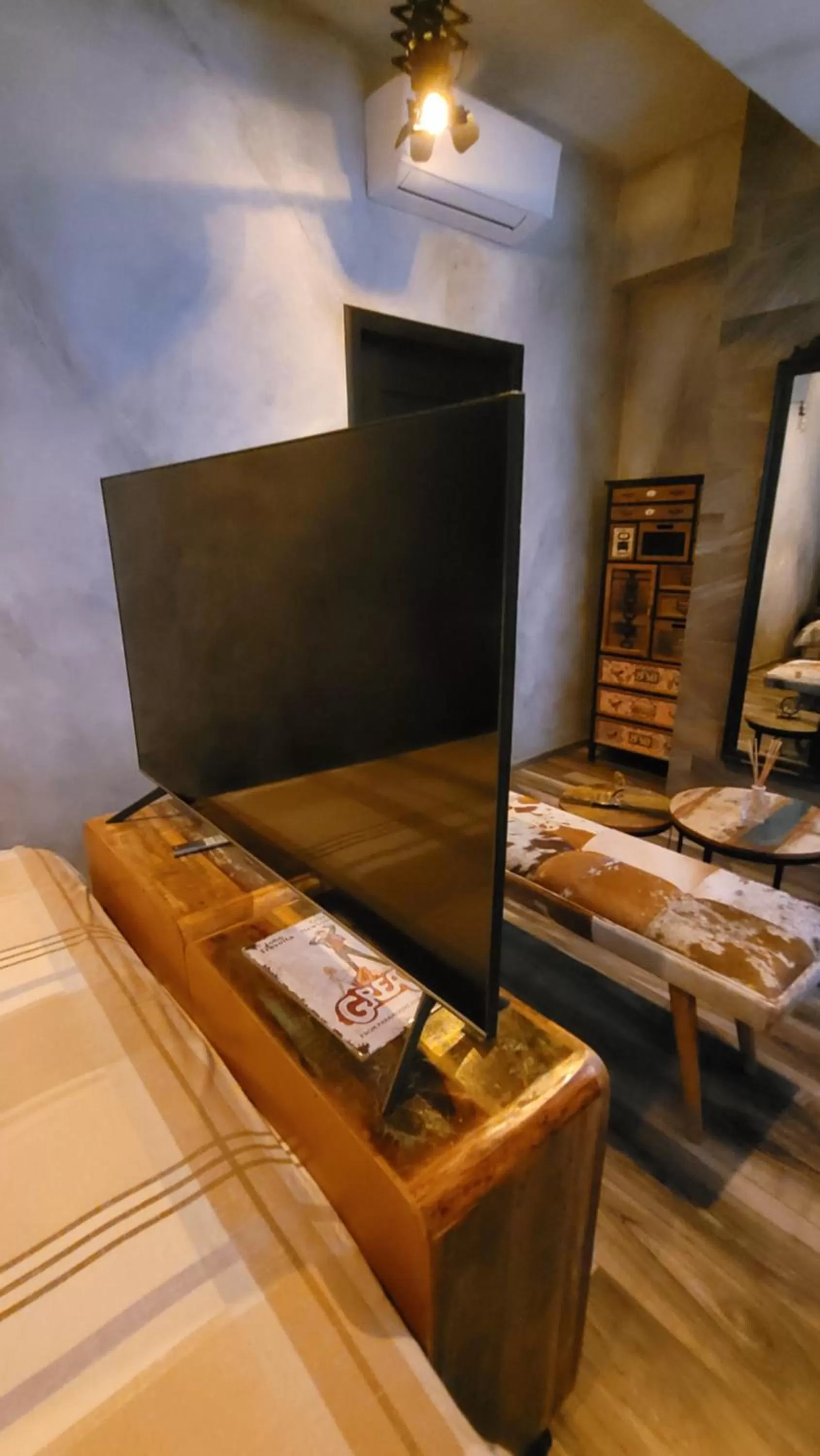 Bed, TV/Entertainment Center in Terrace Suites Iasi