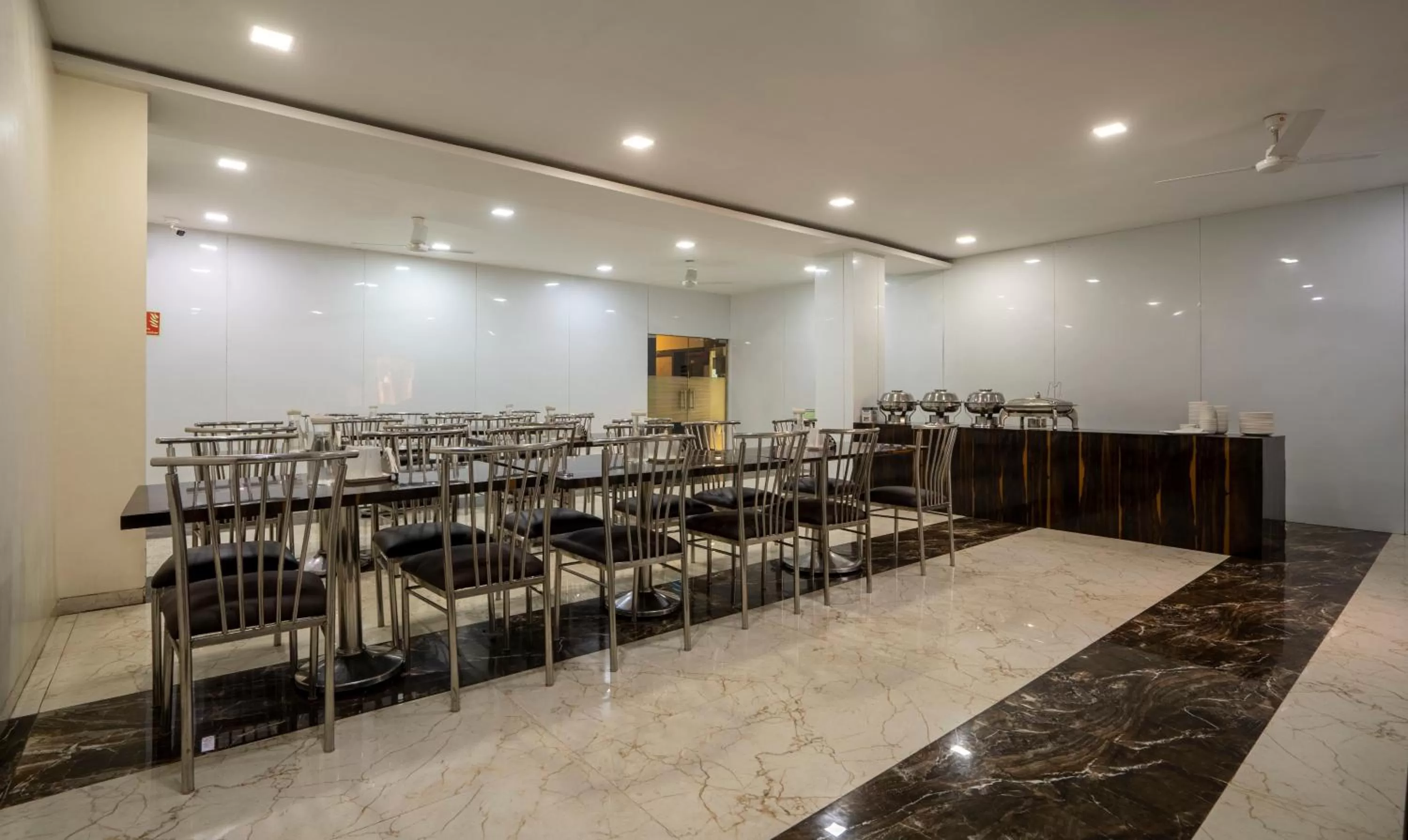 Restaurant/places to eat in Treebo Zaid International Powai