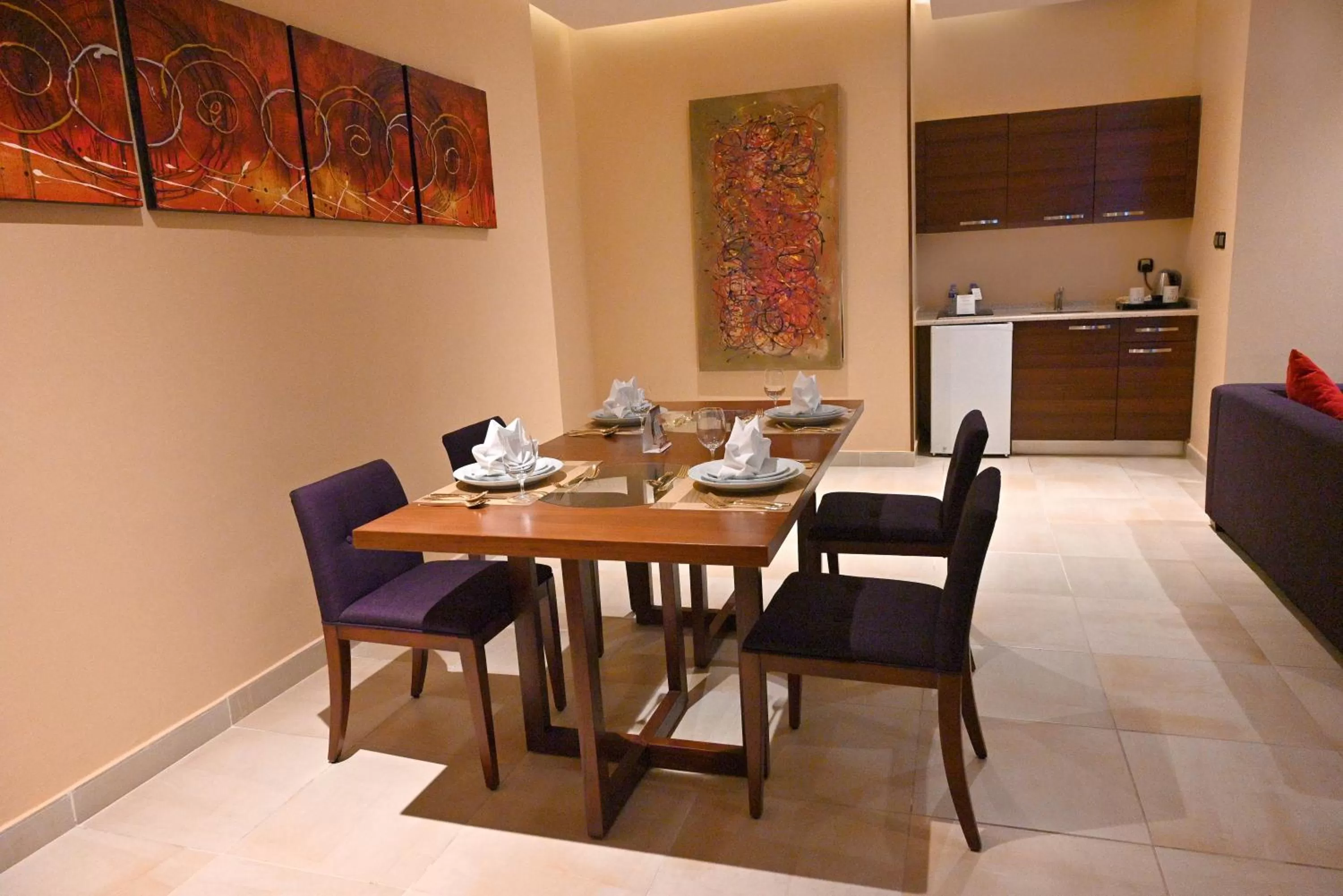 Dining Area in Q Suites Jeddah by EWA - Managed by HMH
