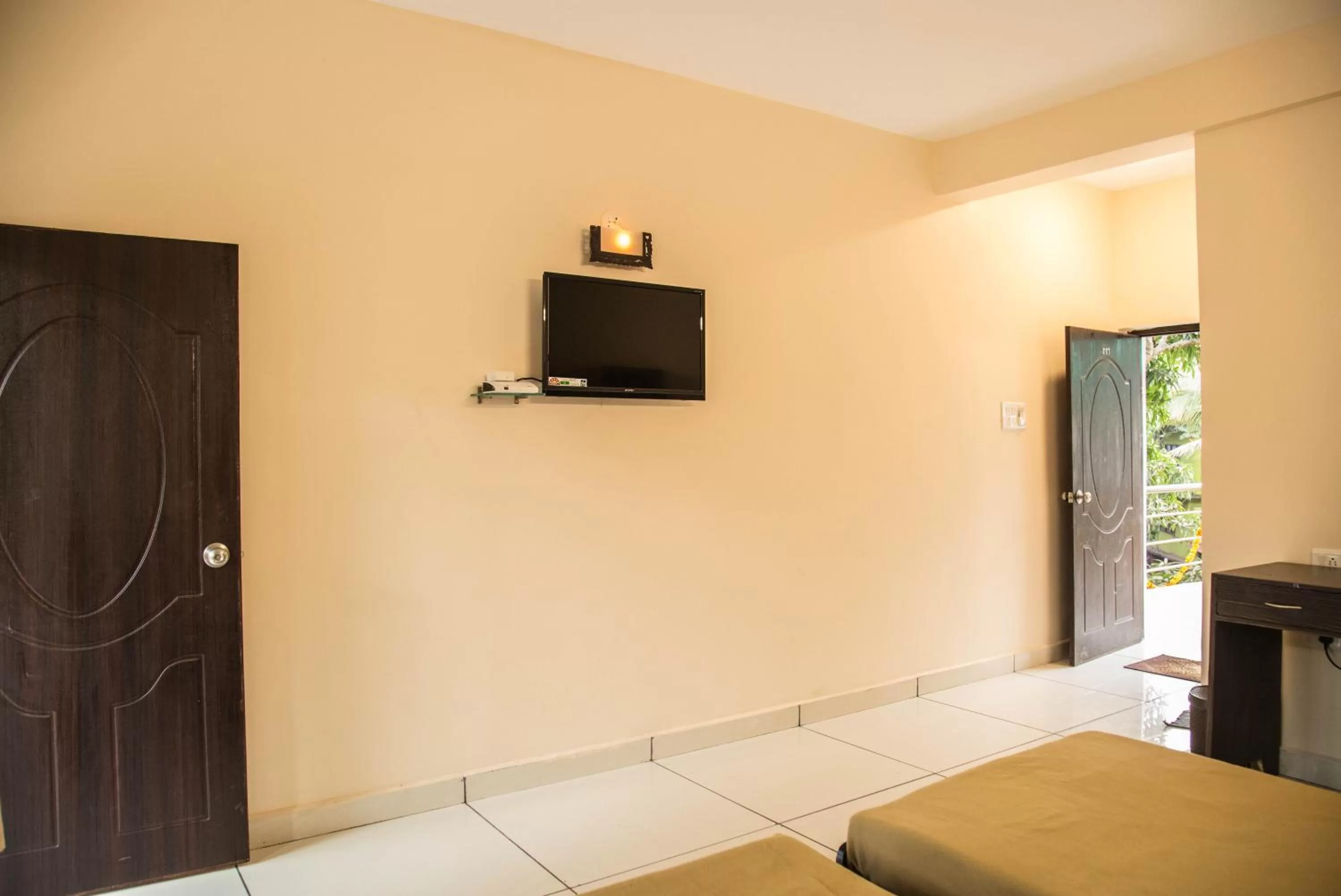 Photo of the whole room, Bed in Hotel Arambol Arbour